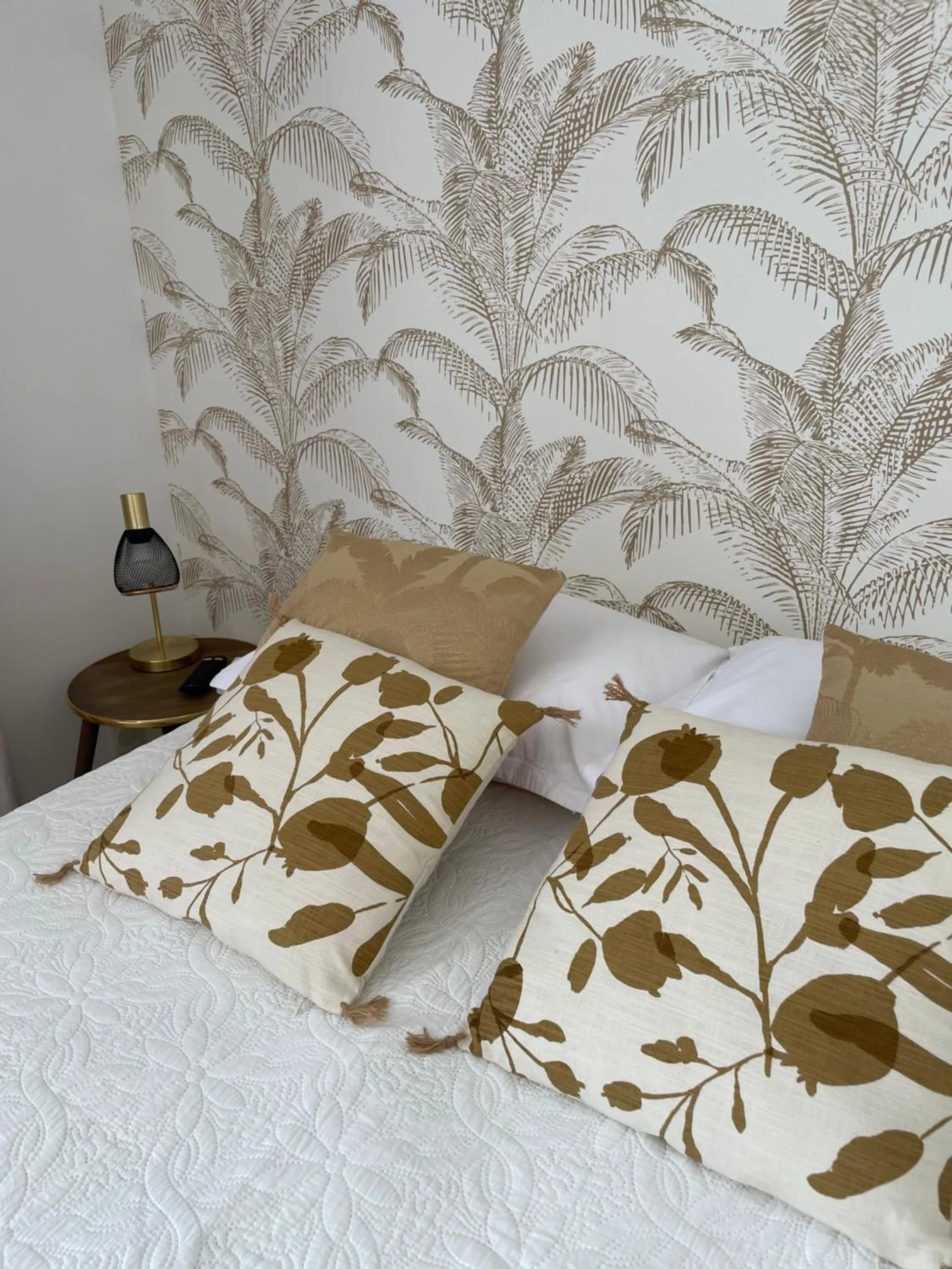 Bed in Hôtel Restaurant La Caravelle