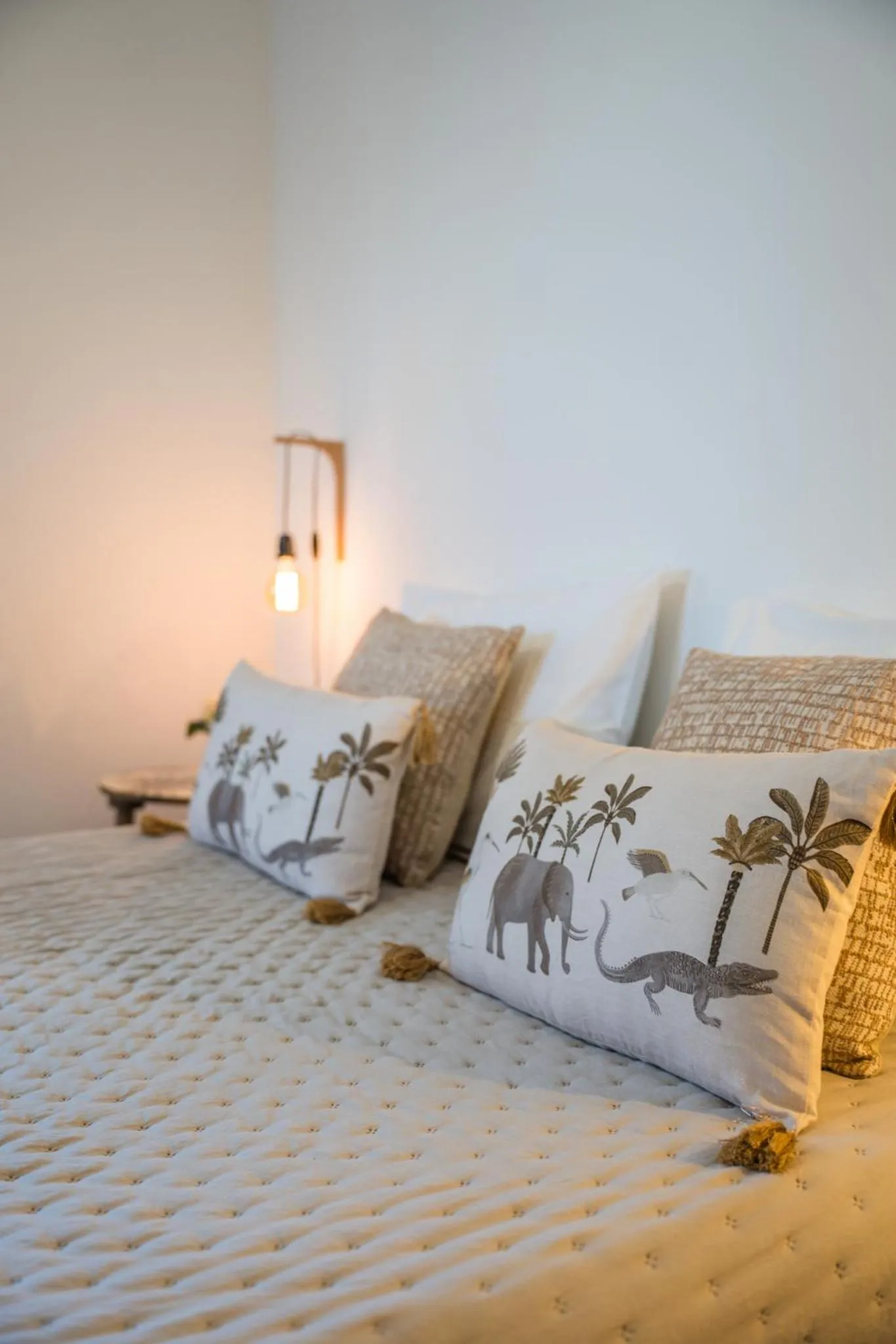 Bed in Hôtel Restaurant La Caravelle