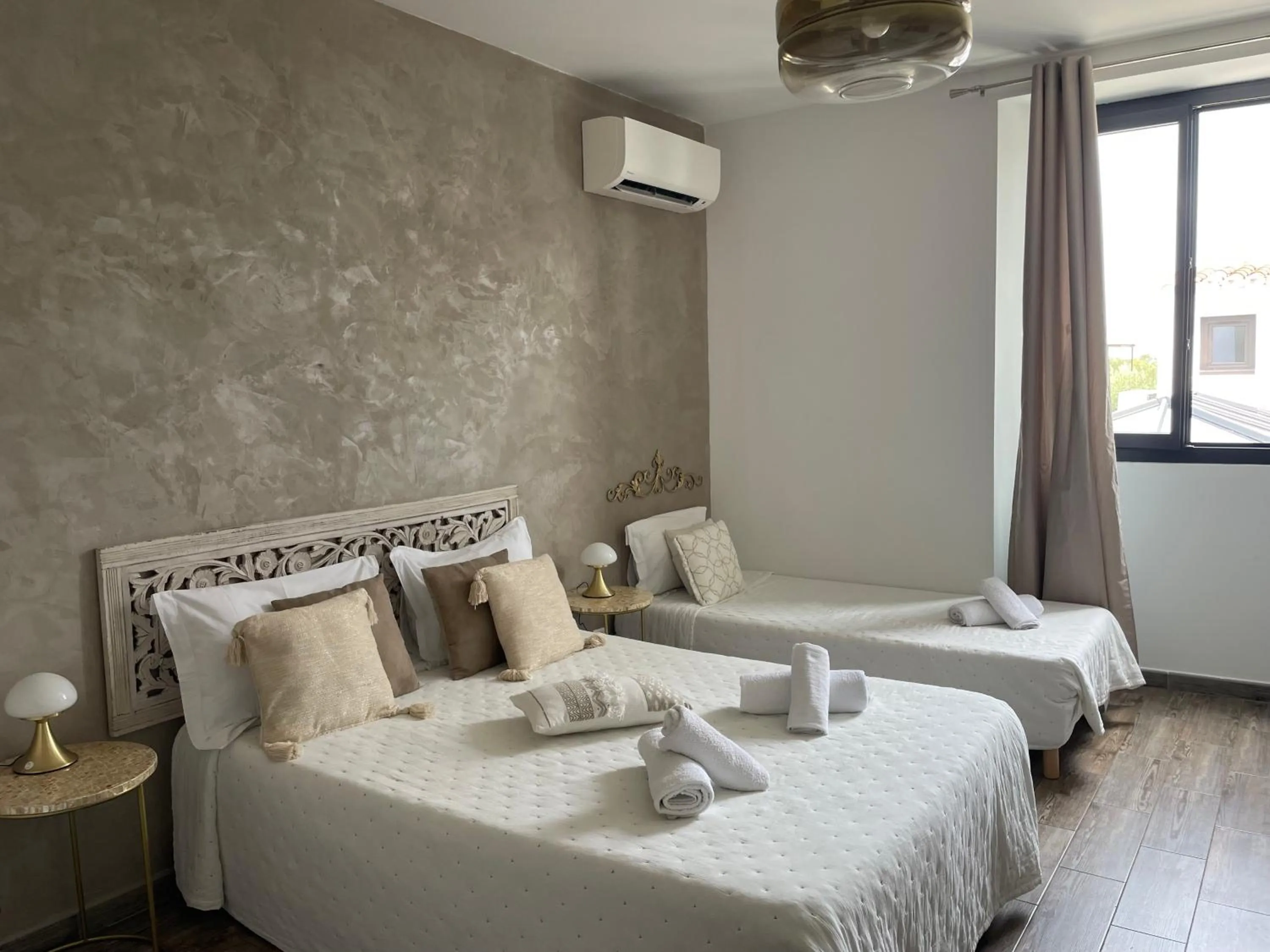 Bed in Hôtel Restaurant La Caravelle