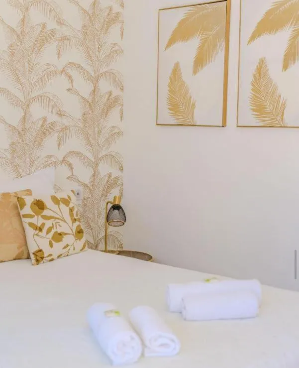 Bed in Hôtel Restaurant La Caravelle