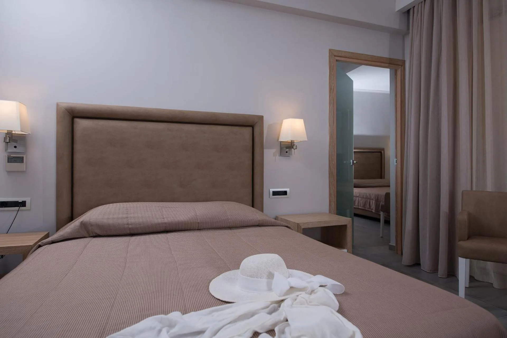 Bedroom, Bed in Cactus Beach Hotel