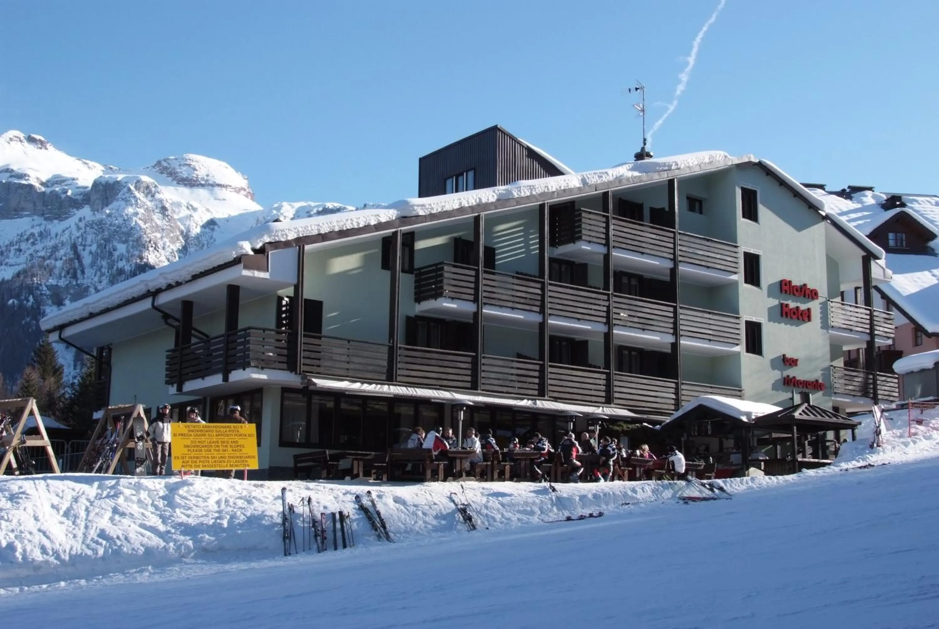 Facade/entrance in Hotel Alaska