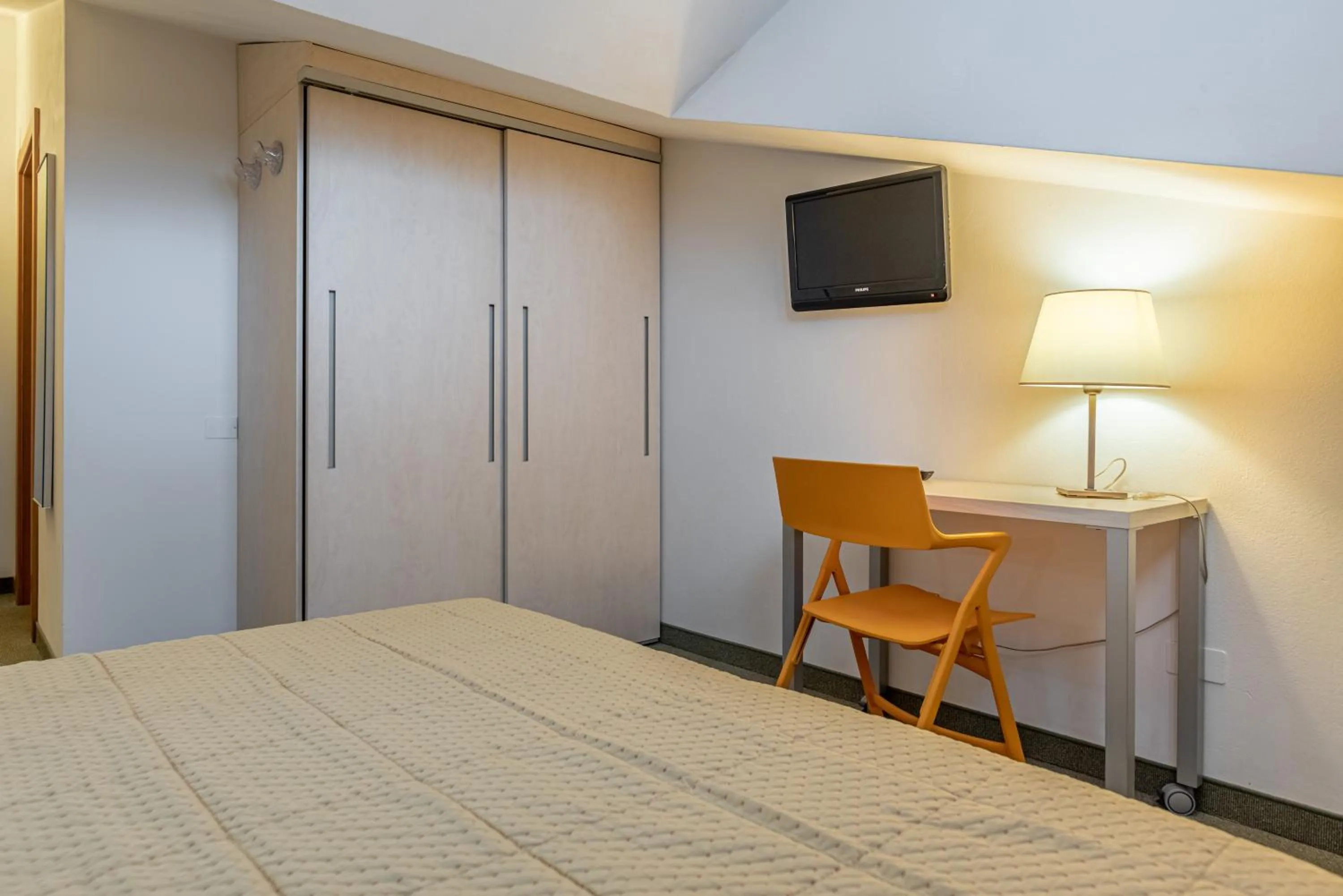 Bedroom, Bed in Hotel Alaska