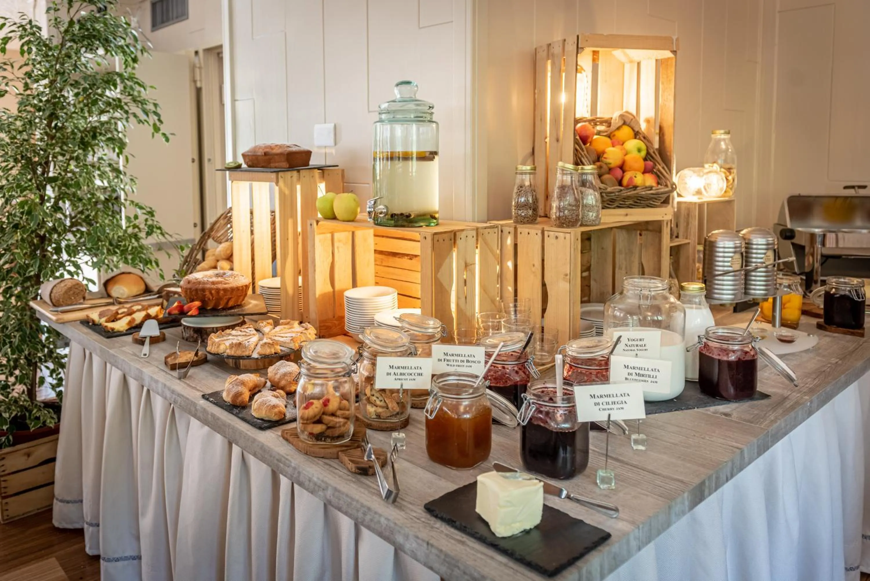 Breakfast in Hotel Alaska