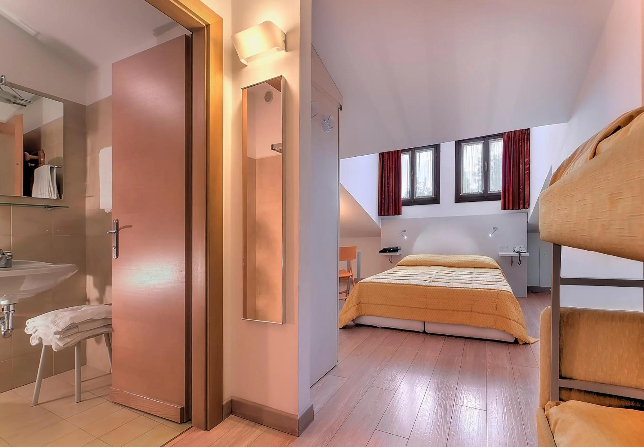 Photo of the whole room, Bed in Hotel Alaska