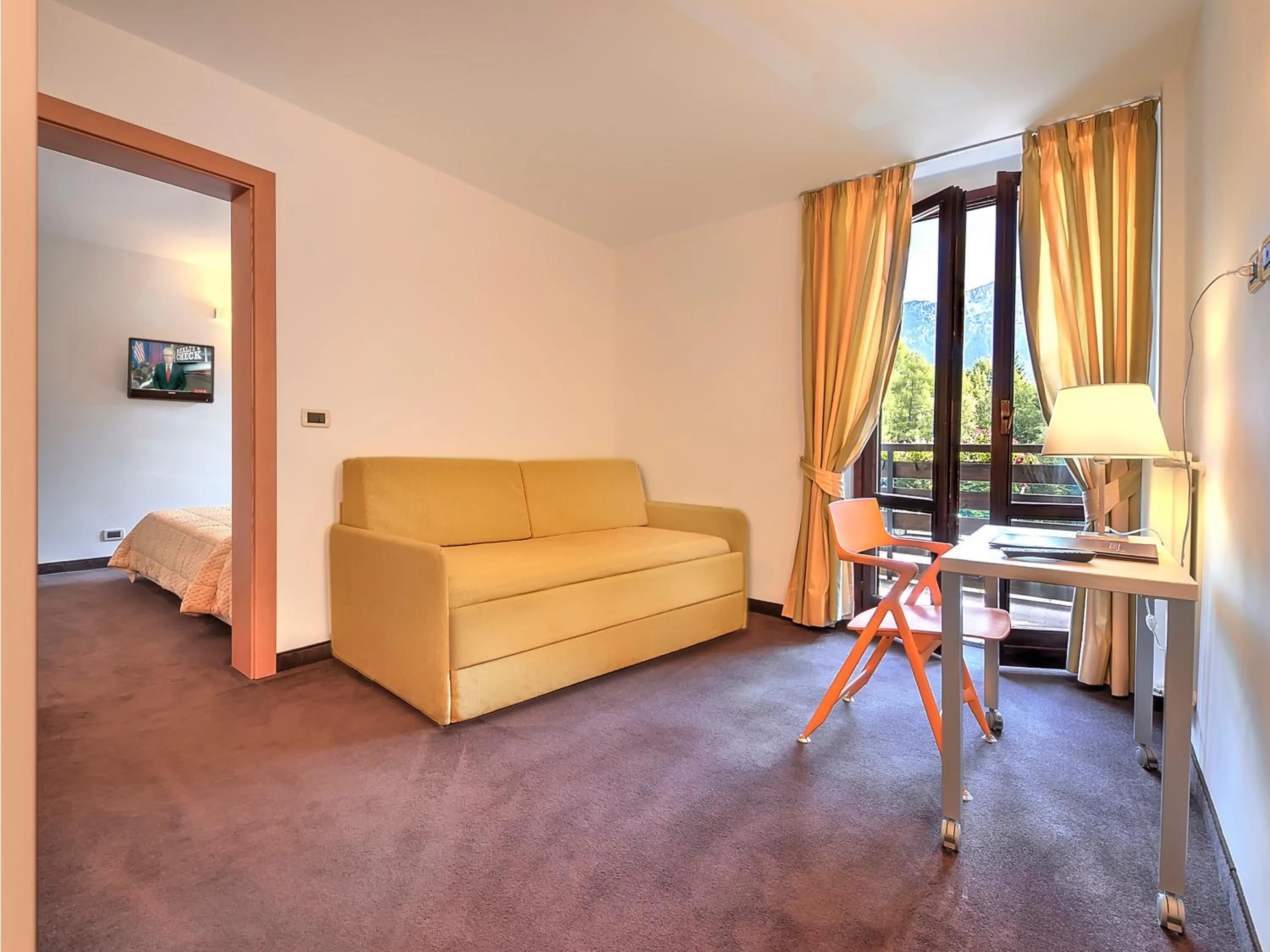 Photo of the whole room in Hotel Alaska