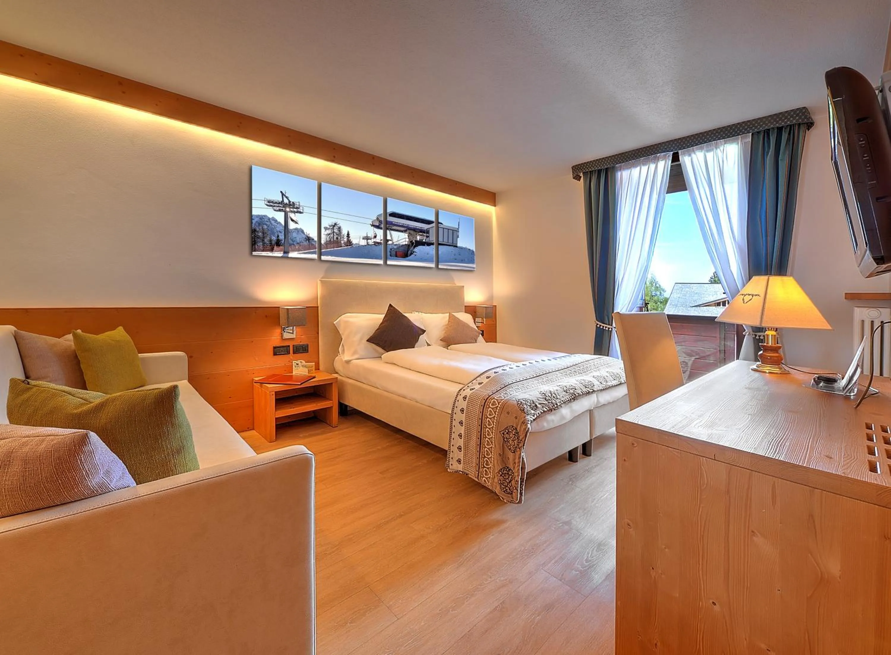 Photo of the whole room, Bed in Hotel Caminetto