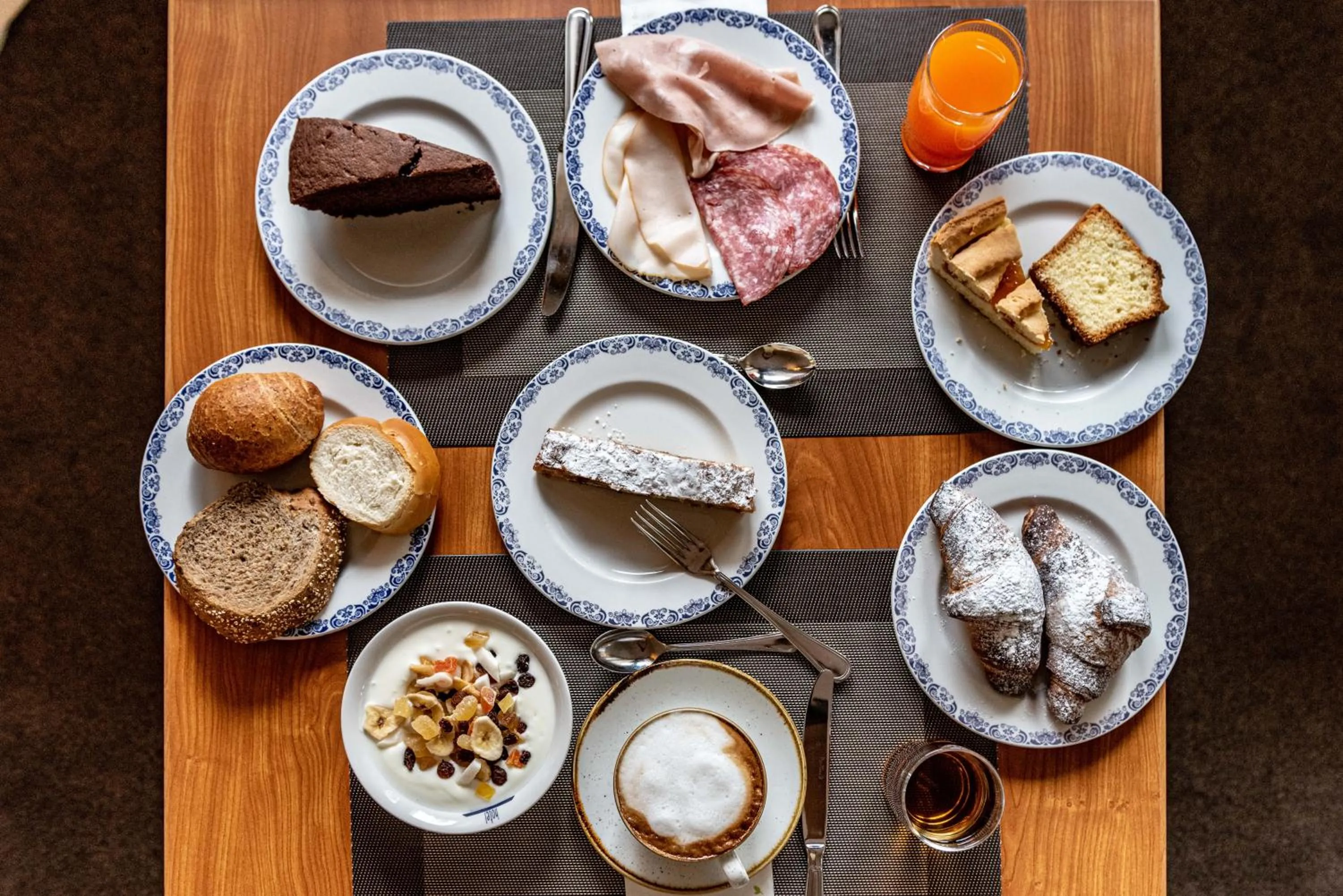 Breakfast in Hotel Caminetto