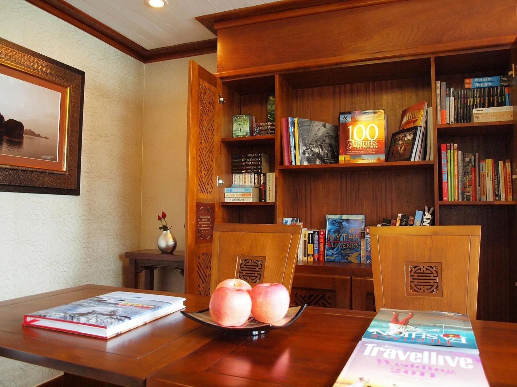 Library in Paradise Peak Cruise