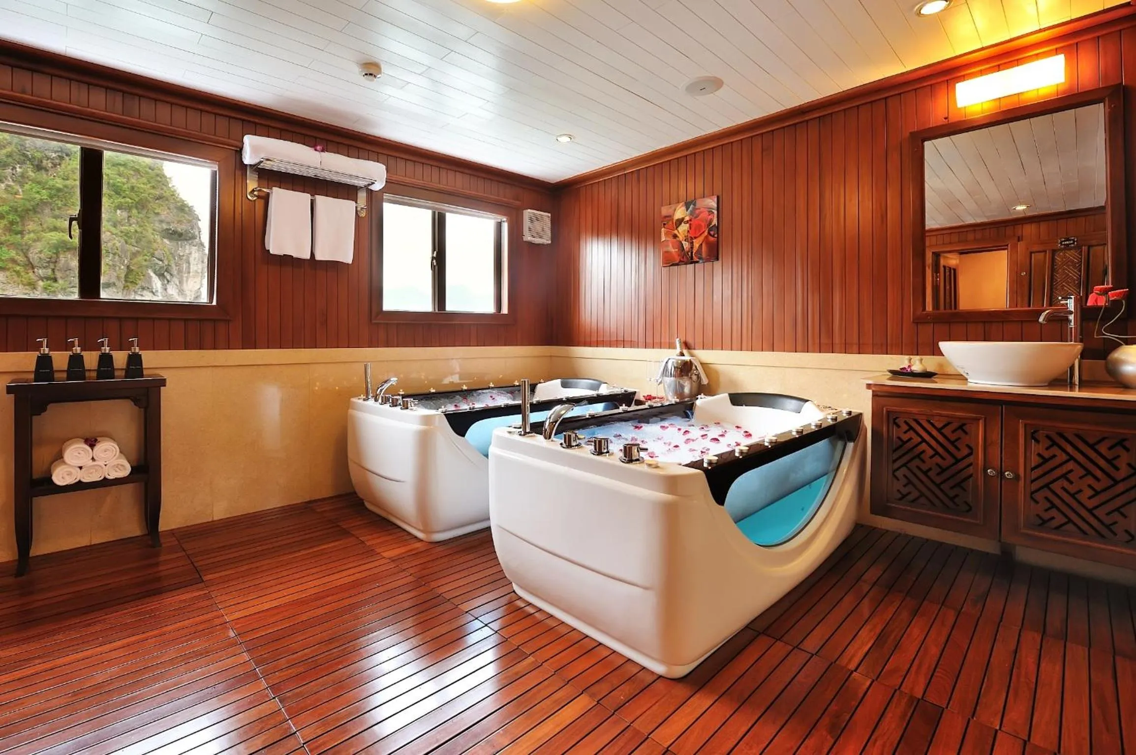 Bathroom in Paradise Peak Cruise