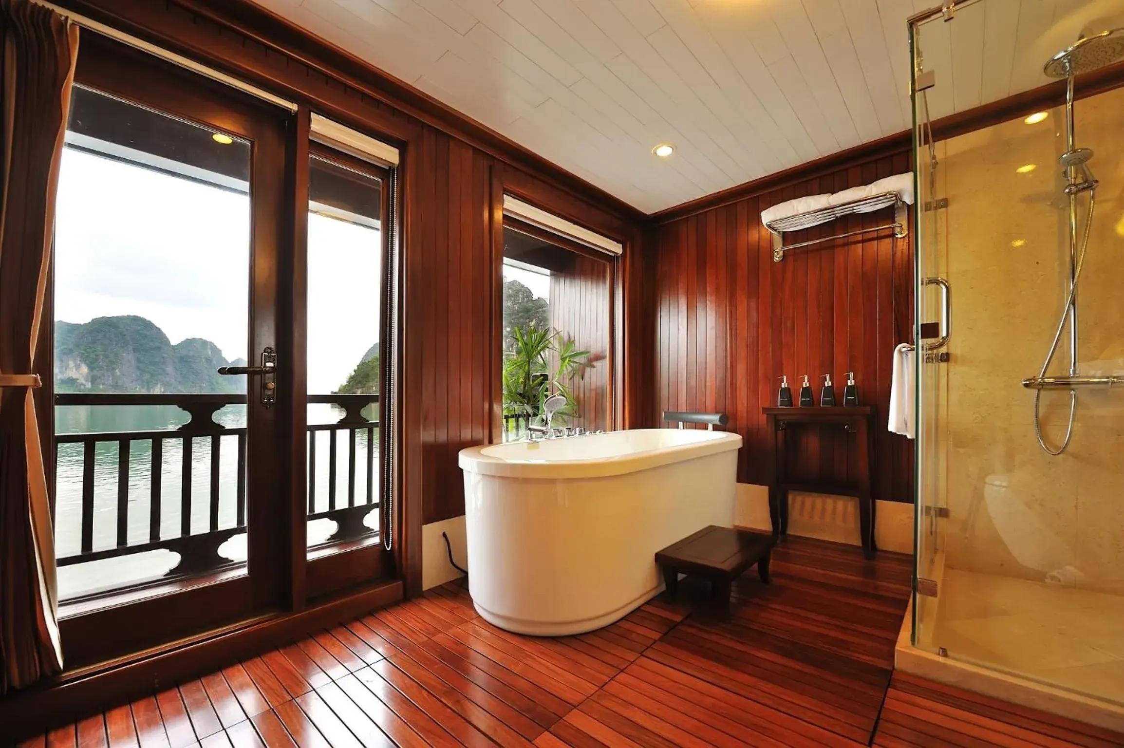 Premium Suite - 2 Days 1 Night in Paradise Peak Cruise Premium Suite - 2 Days 1 Night in Paradise Peak Cruise