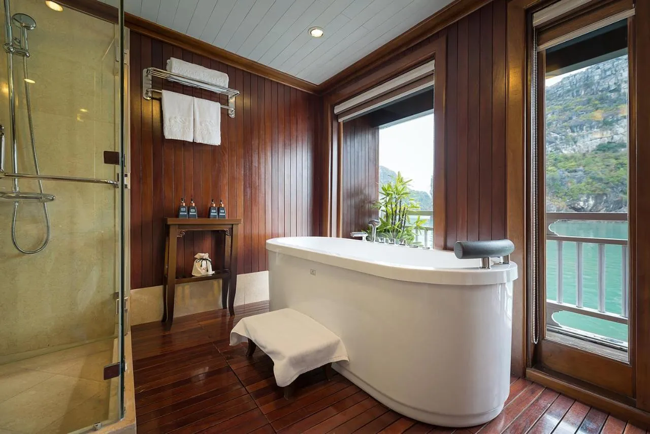 Toilet in Paradise Peak Cruise