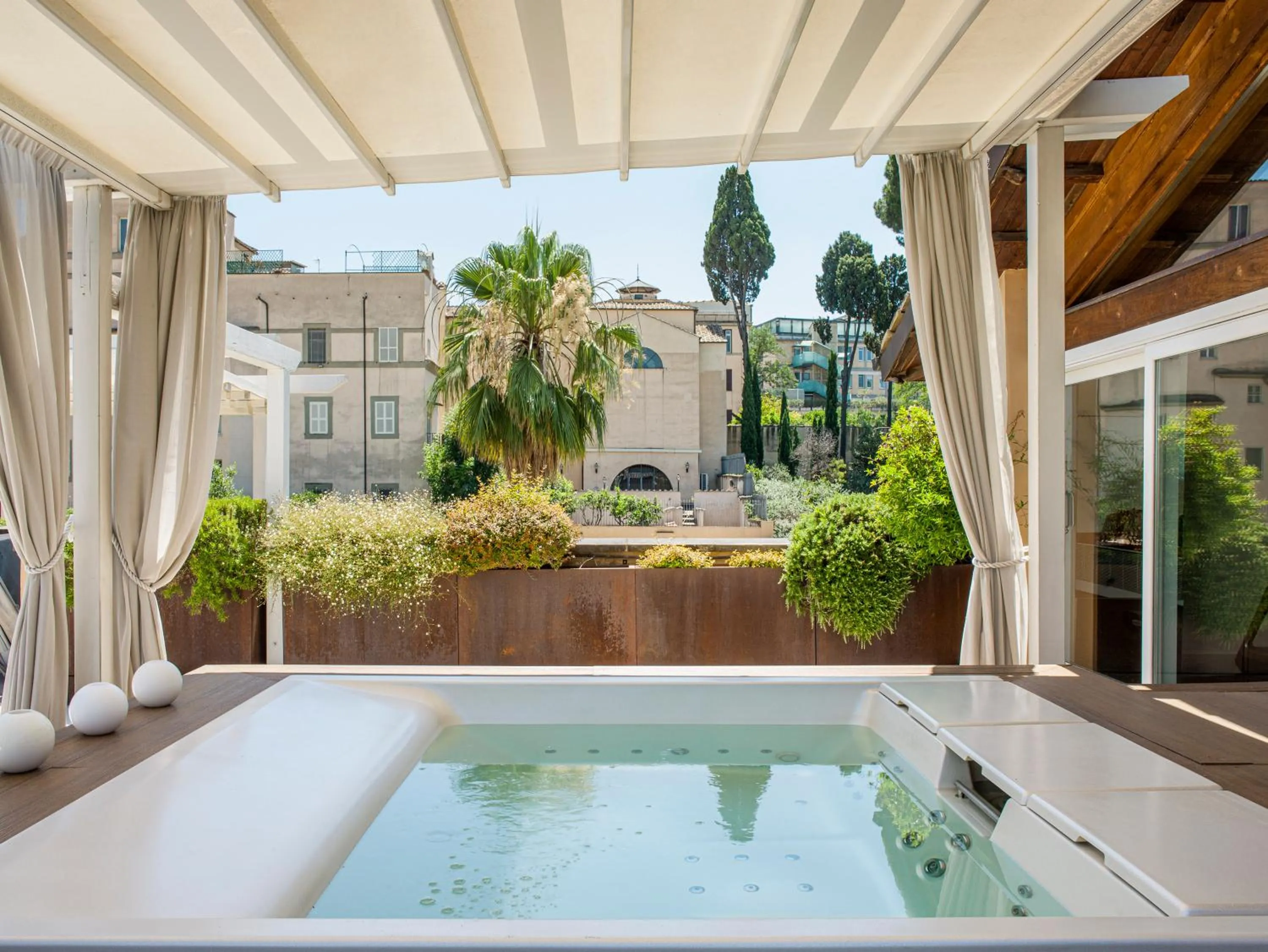 Hot Tub in Villa Agrippina Gran Meliá – The Leading Hotels of the World