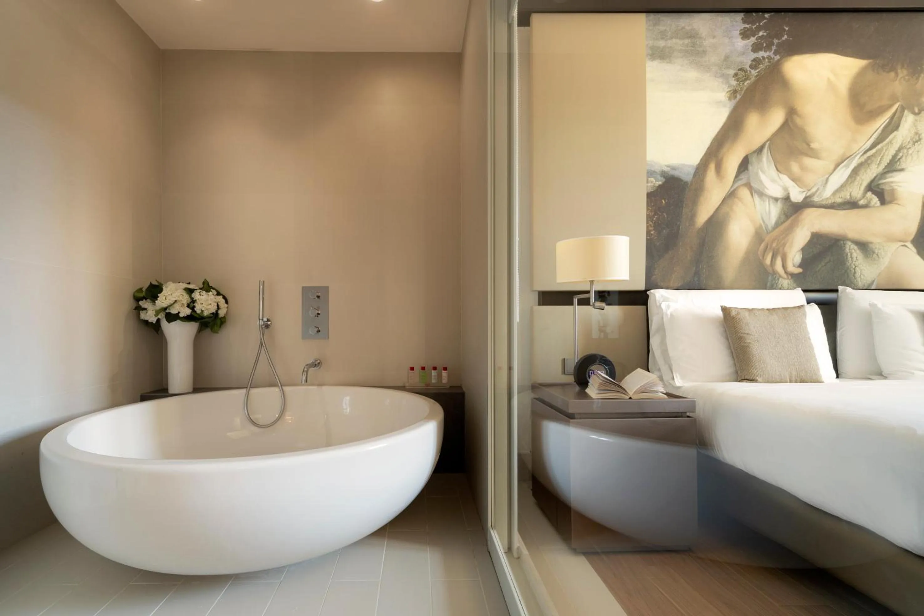 Bathroom, Bed in Villa Agrippina Gran Meliá – The Leading Hotels of the World