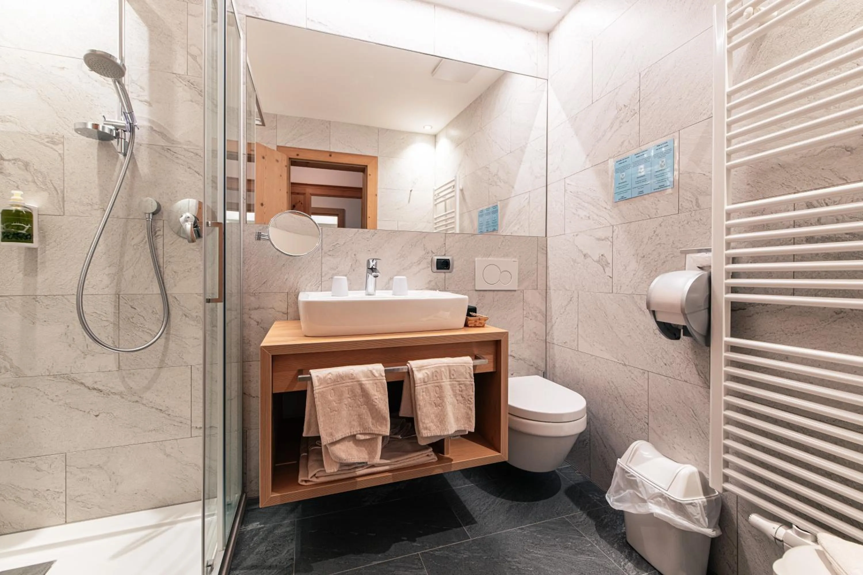 Bathroom in Hotel Goldene Rose