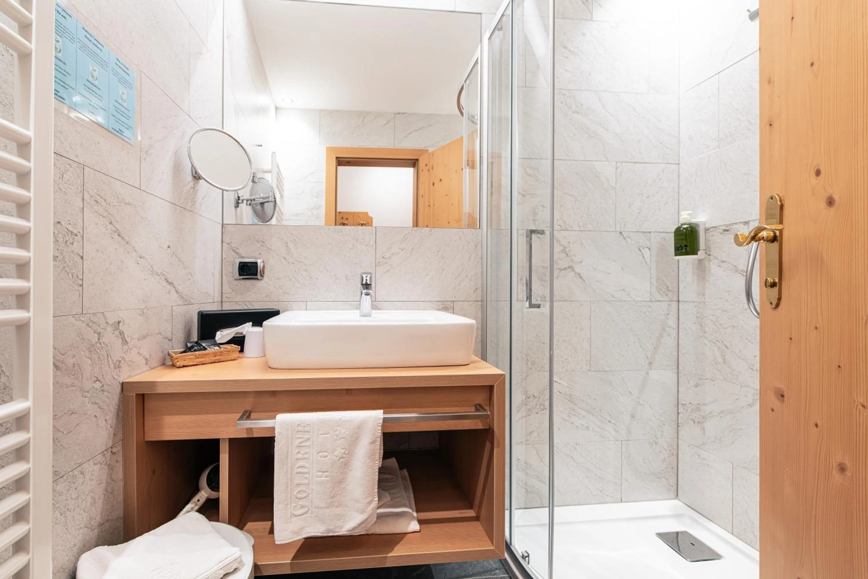 Bathroom in Hotel Goldene Rose