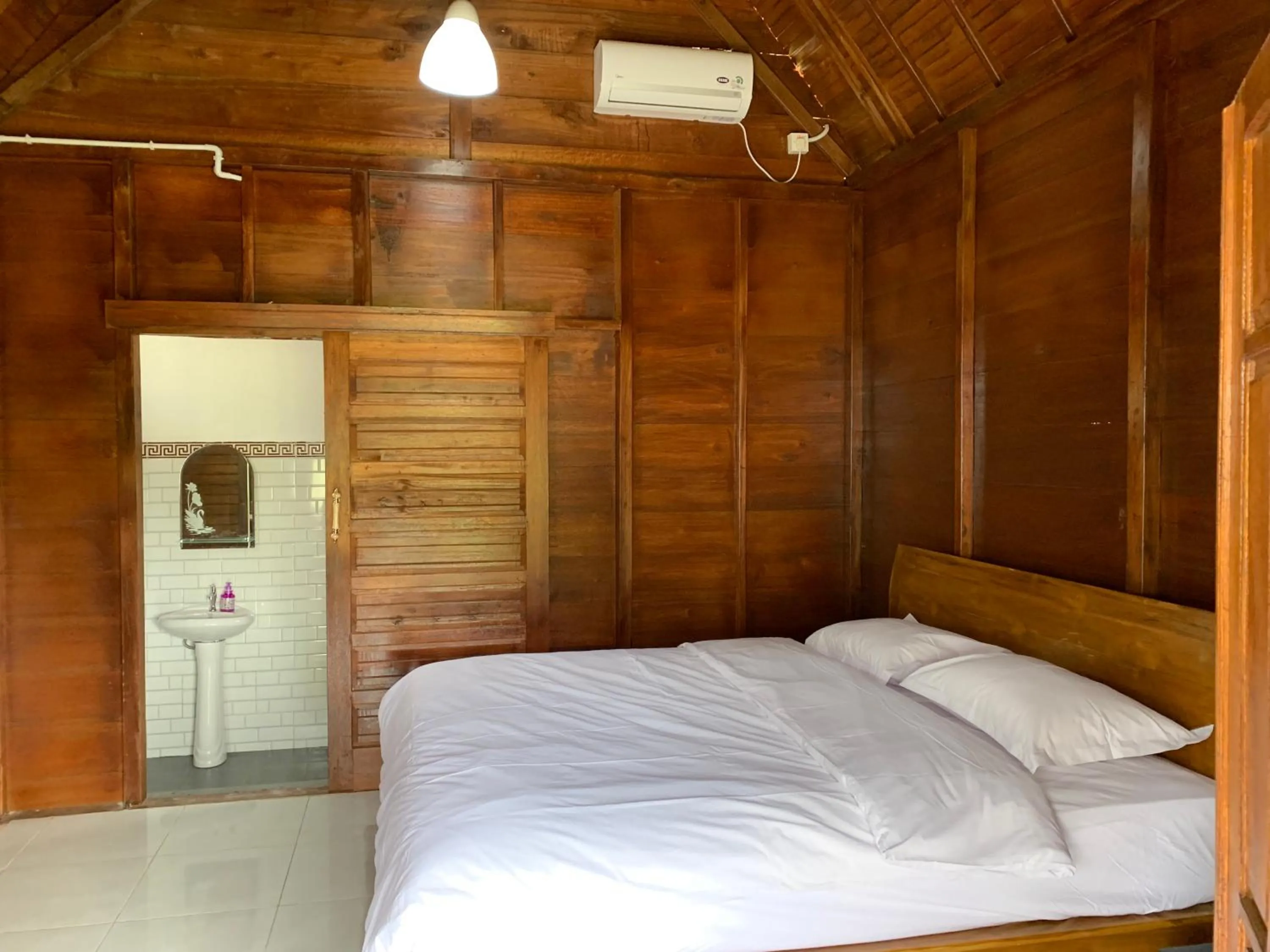 Photo of the whole room, Bed in Tanah Penida Bungalows