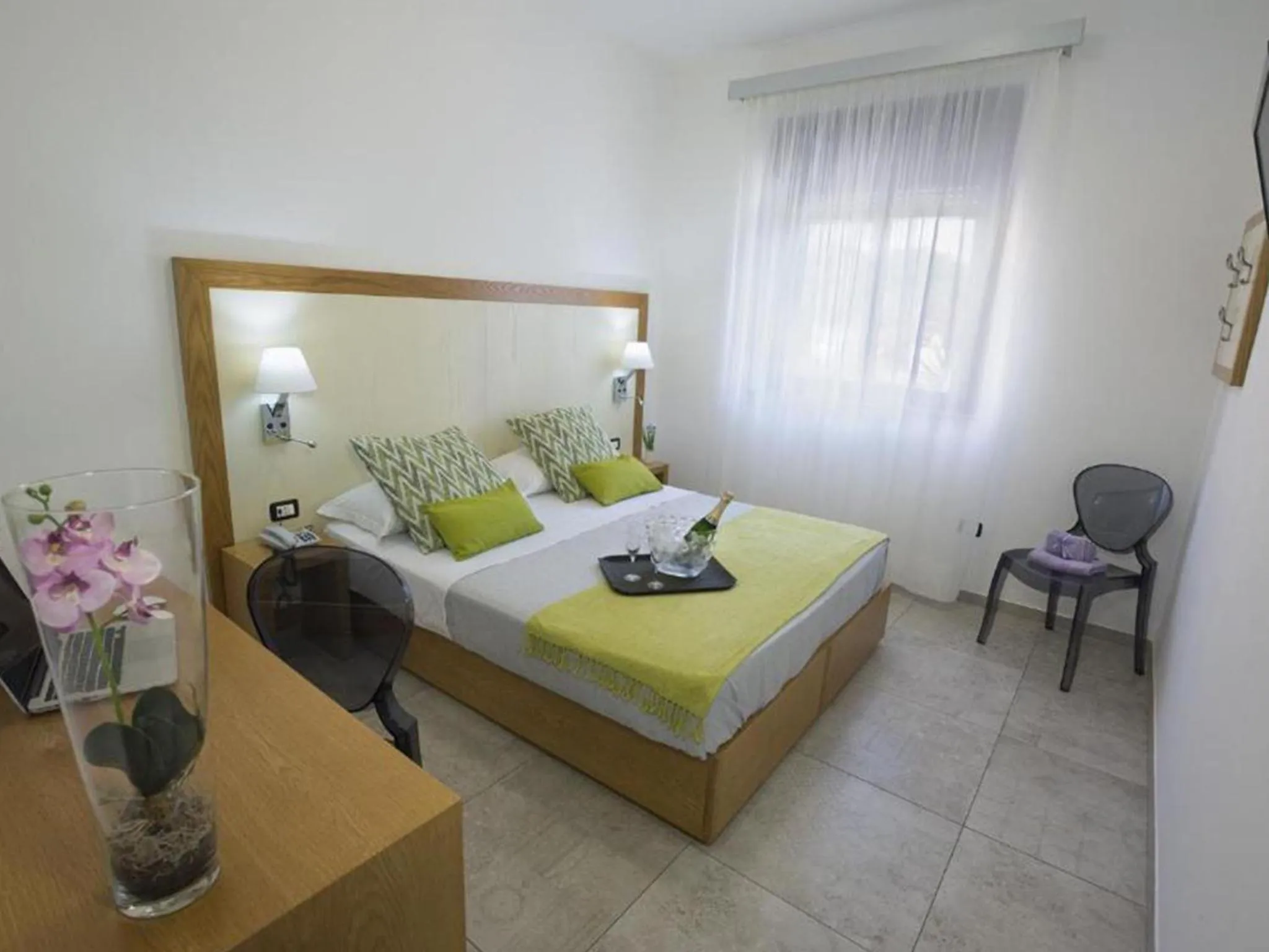 Shower, Bed in Best Western Hotel Martello