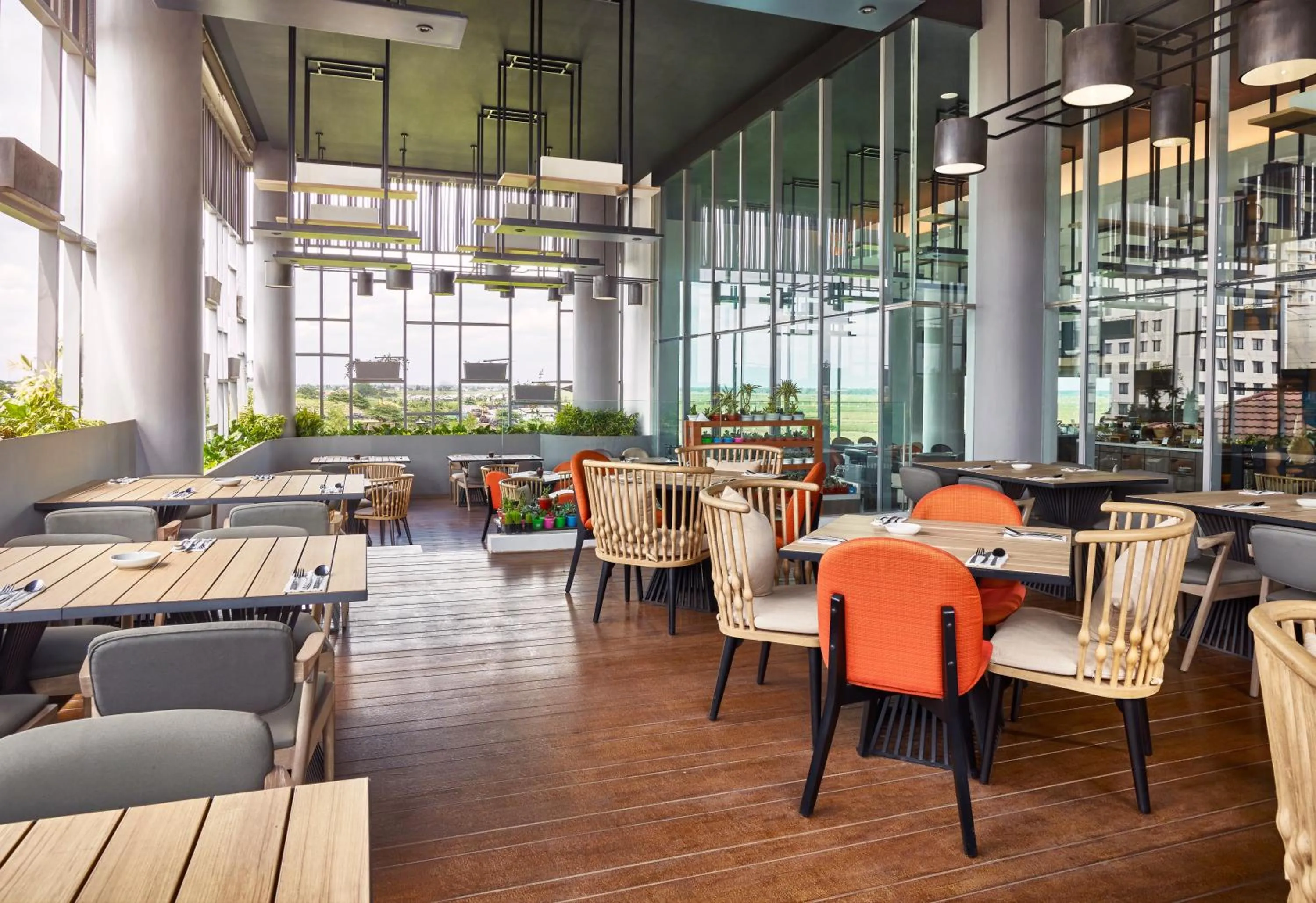 Restaurant/places to eat in Novotel Karawang