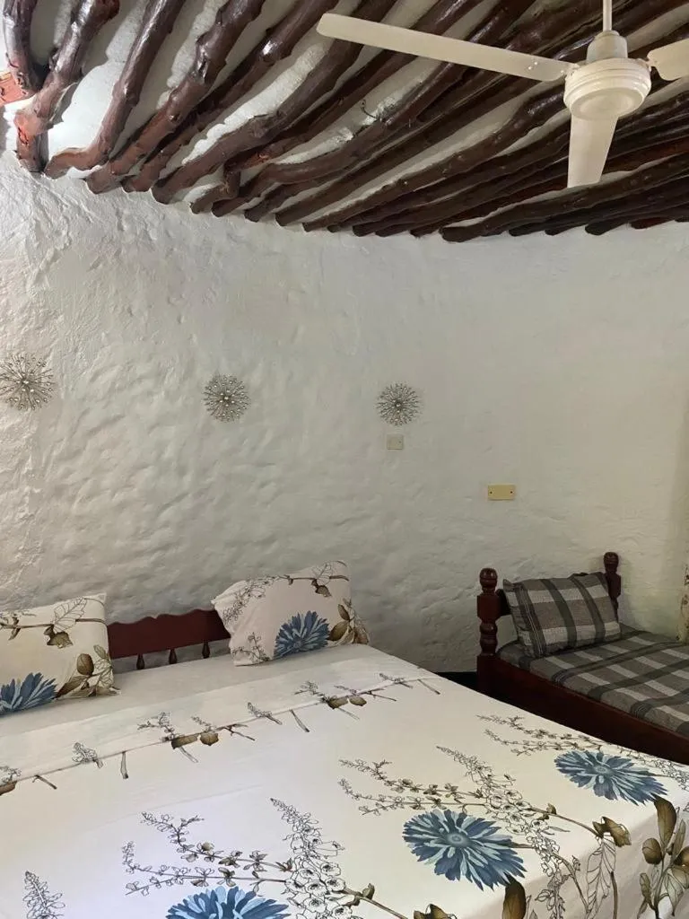 Bed in Tradewinds Lodge