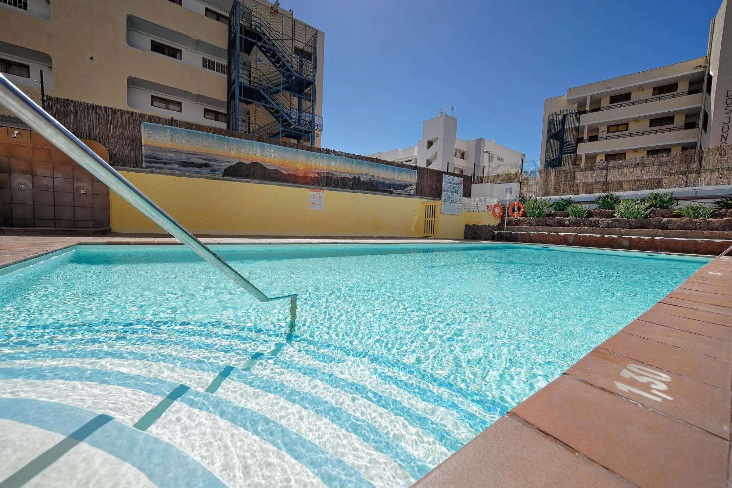 Swimming pool in Apartamentos Strelitzias