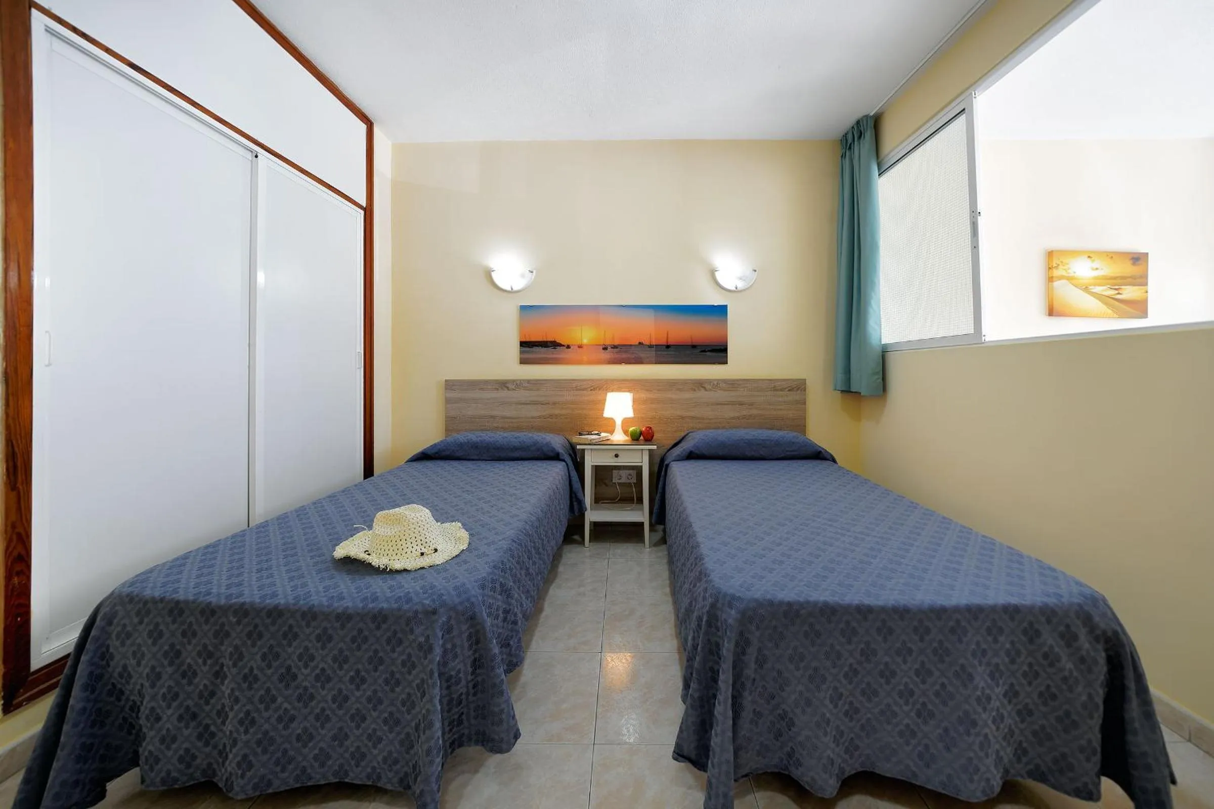 Bedroom, Bed in Apartamentos Strelitzias