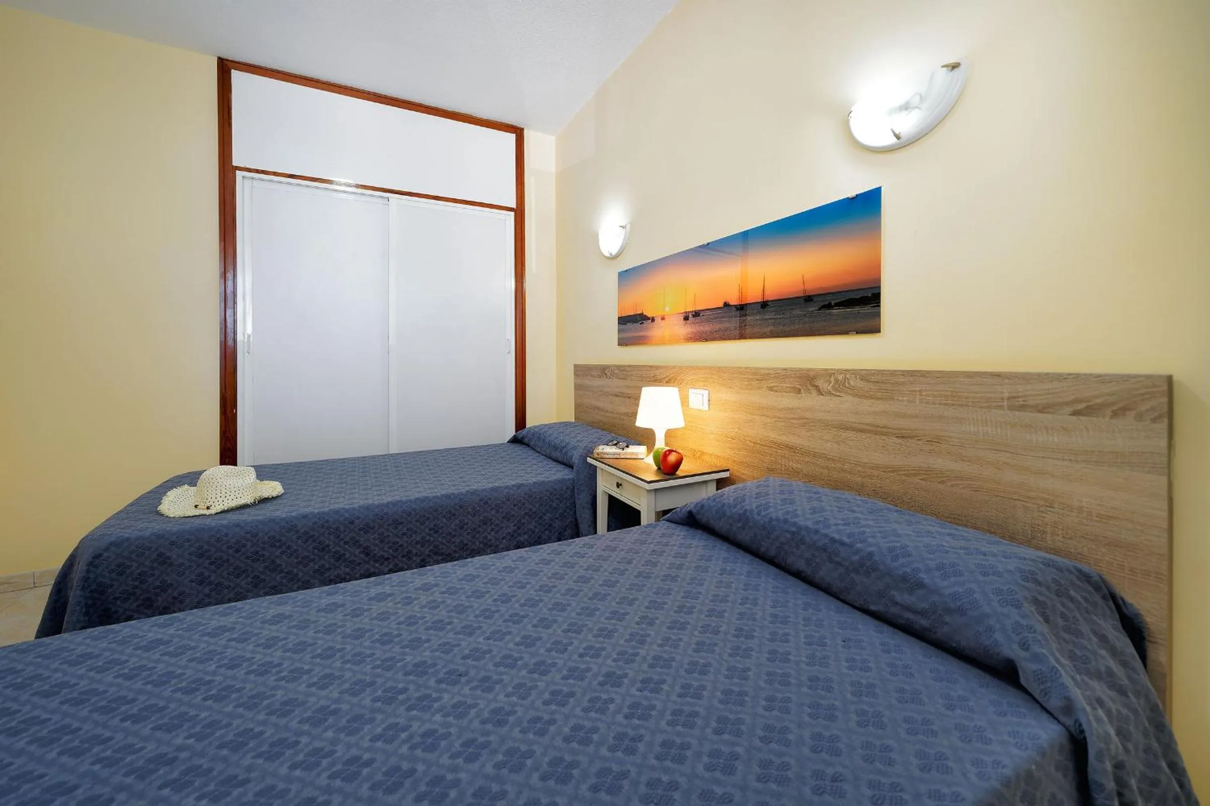 Bedroom, Bed in Apartamentos Strelitzias