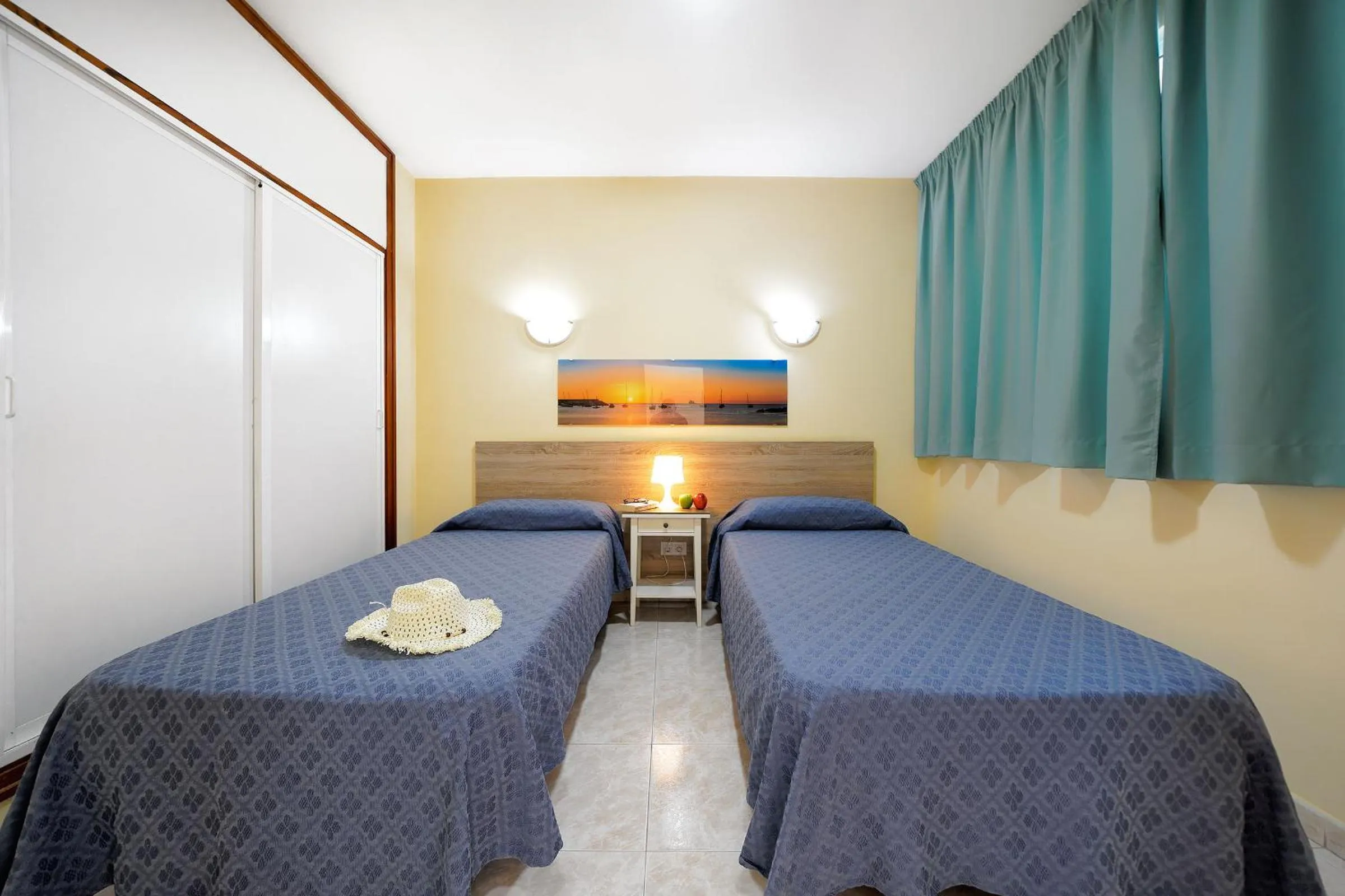 Bedroom, Bed in Apartamentos Strelitzias