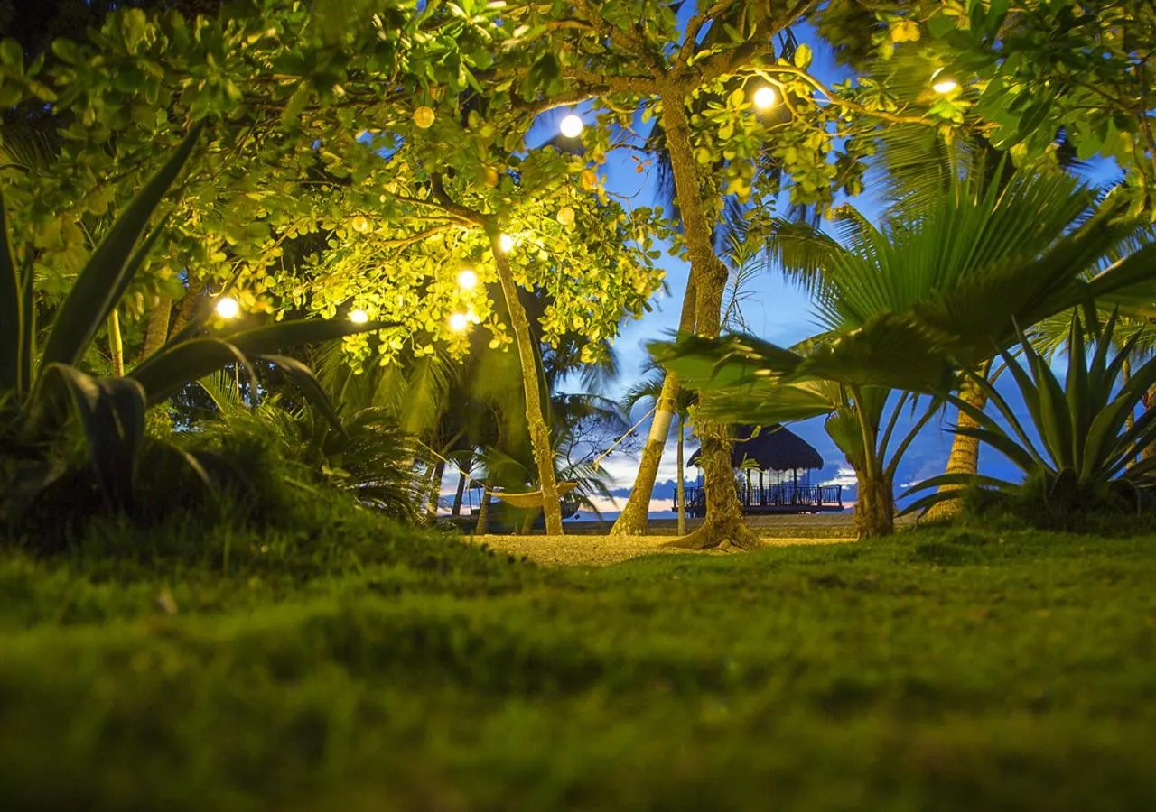 Property building in Les Maisons D'Itac