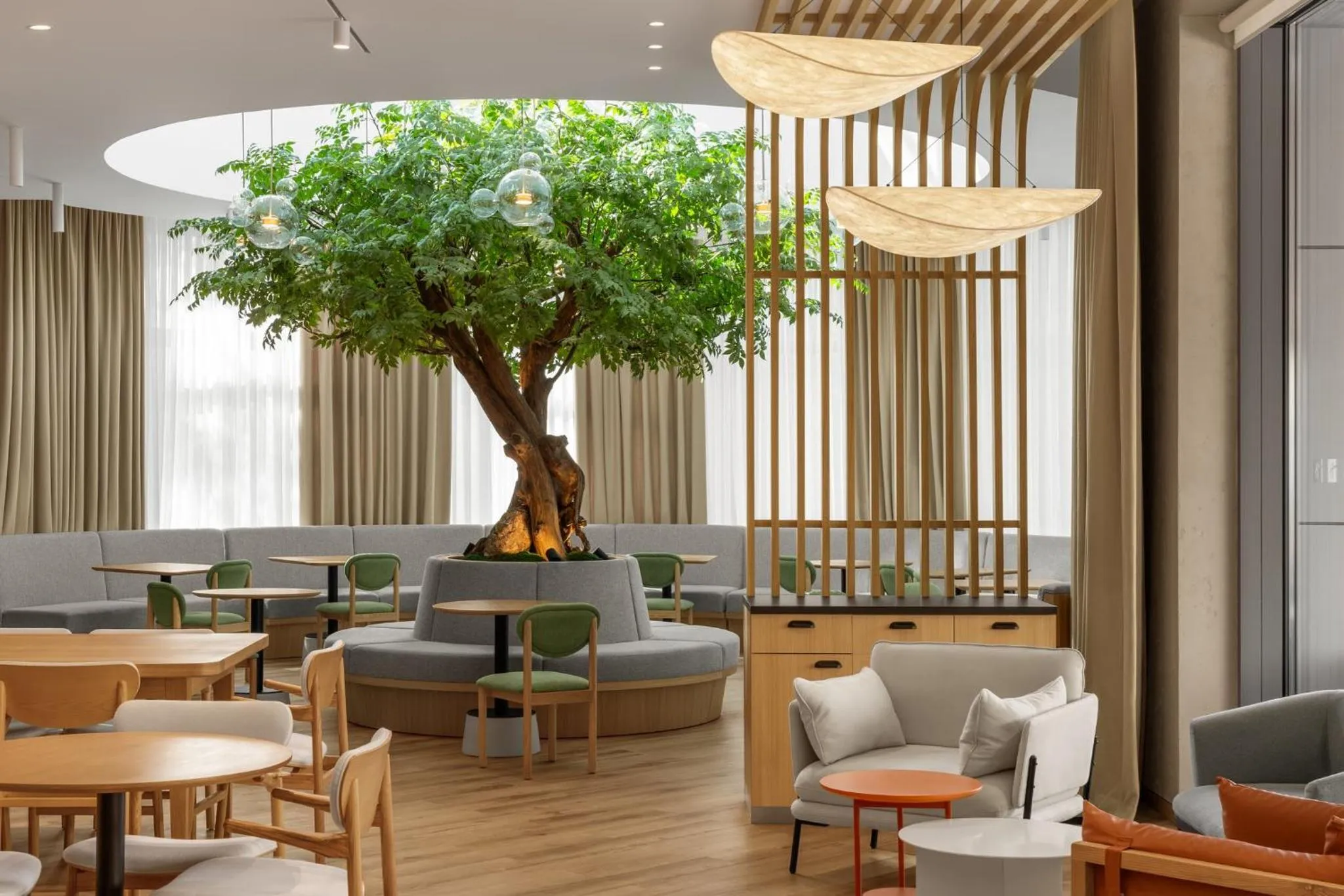 Restaurant/places to eat in Holiday Inn Almaty by IHG