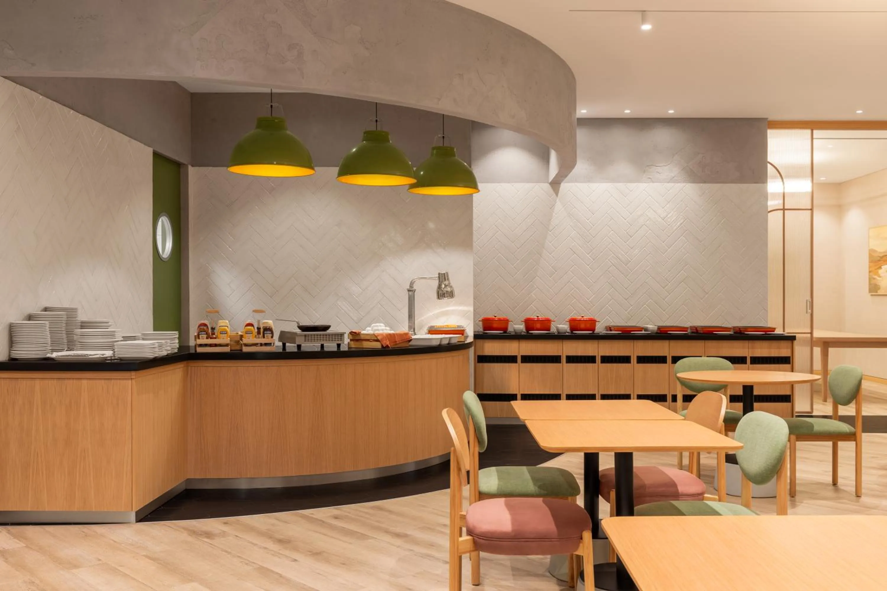 Restaurant/places to eat in Holiday Inn Almaty by IHG