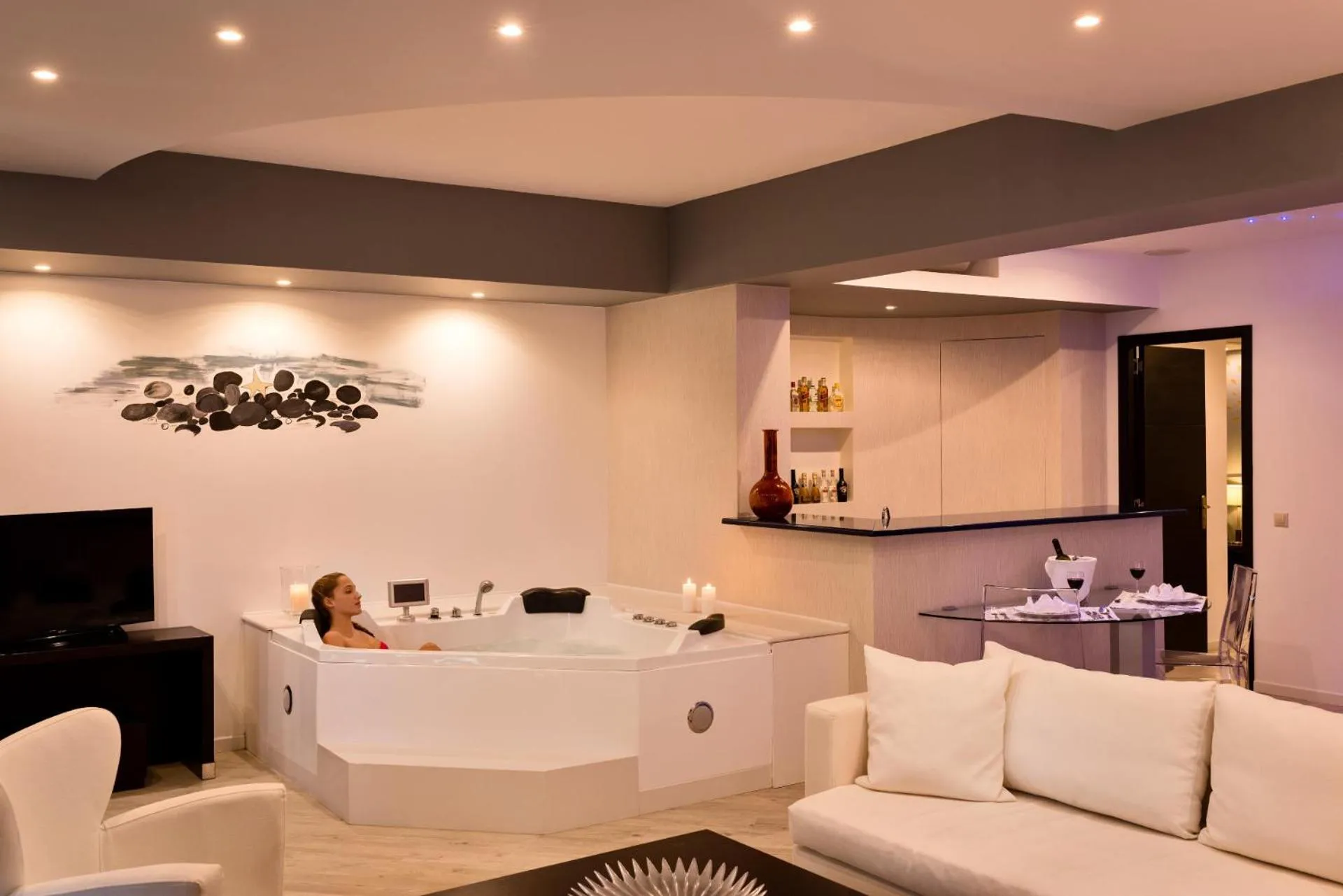 Communal lounge/ TV room in Mediterranean Beach Resort