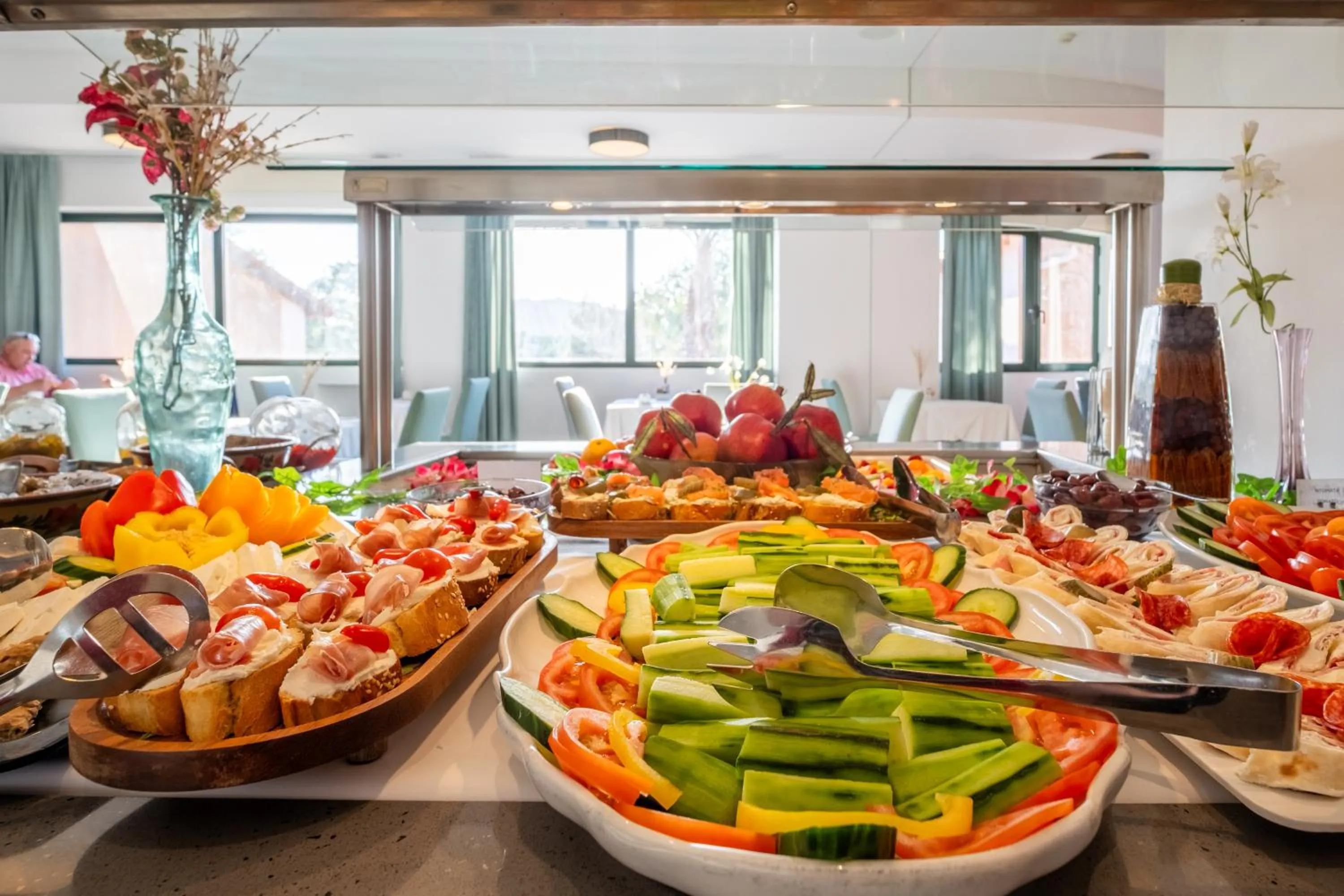 Restaurant/places to eat in Mediterranean Beach Resort