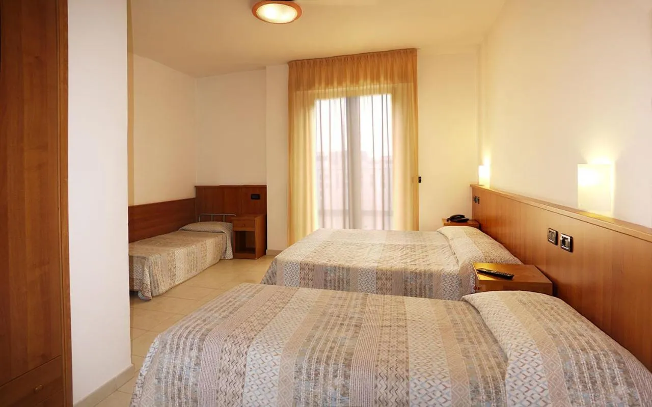 Bedroom, Bed in Hotel Alla Rotonda