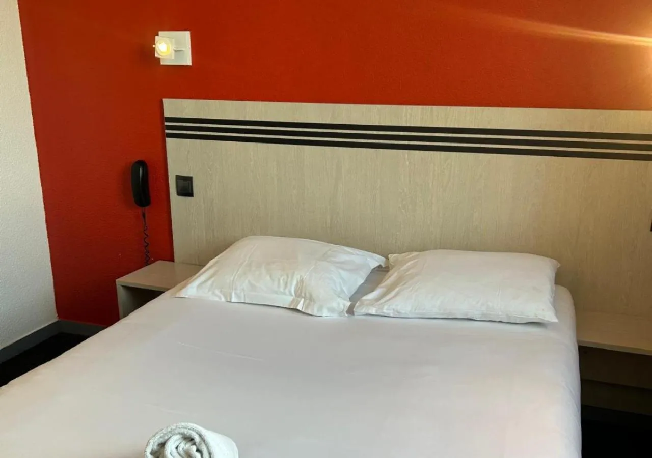 Bed in Brit Hotel La Ferté sous Jouarre