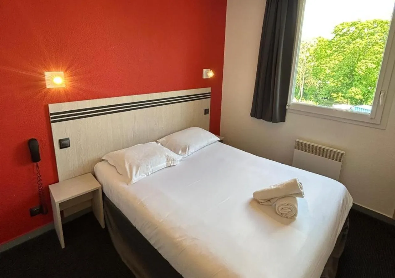 Bed in Brit Hotel La Ferté sous Jouarre