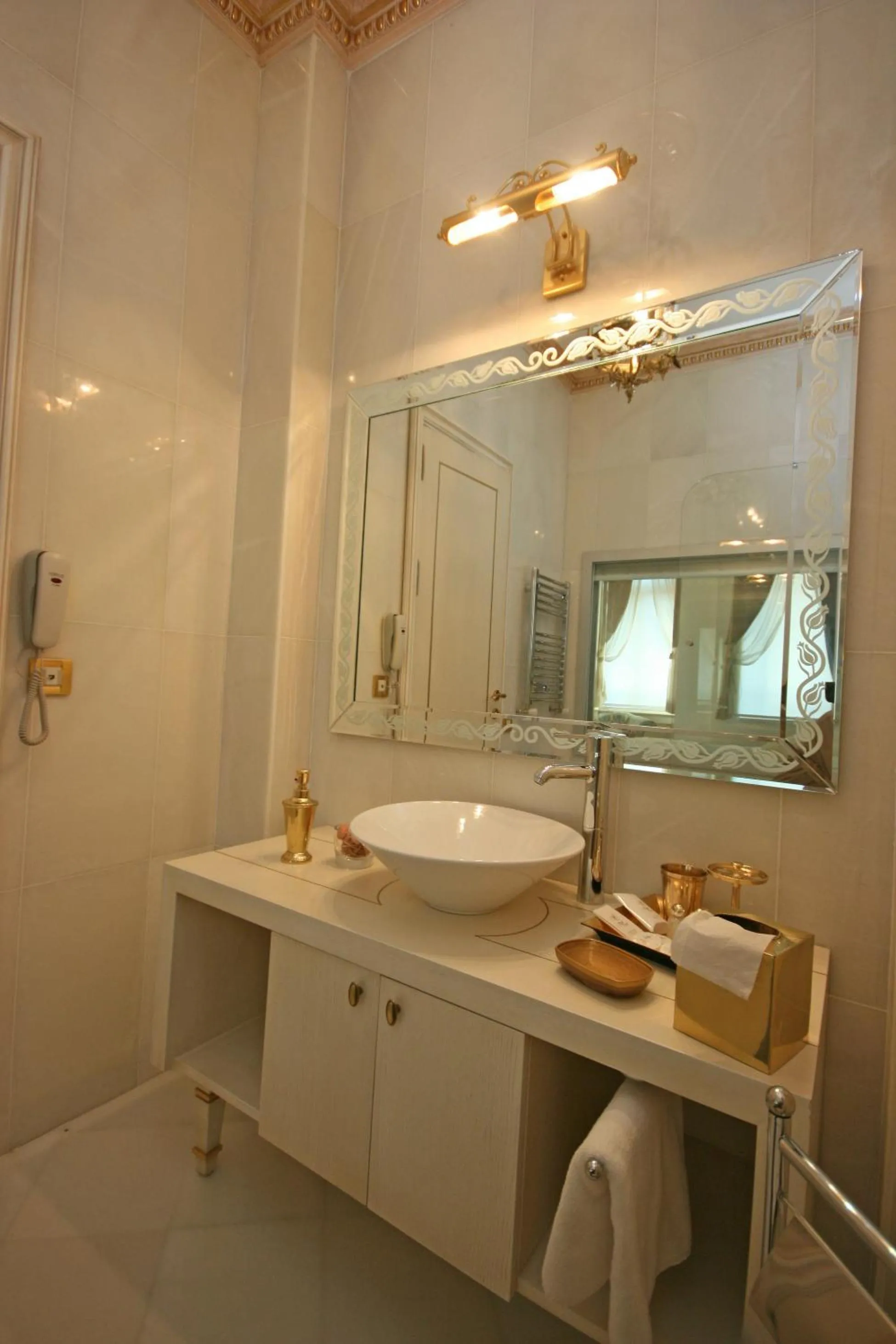 Shower in Fuat Pasa Oteli - Special Category Bosphorus