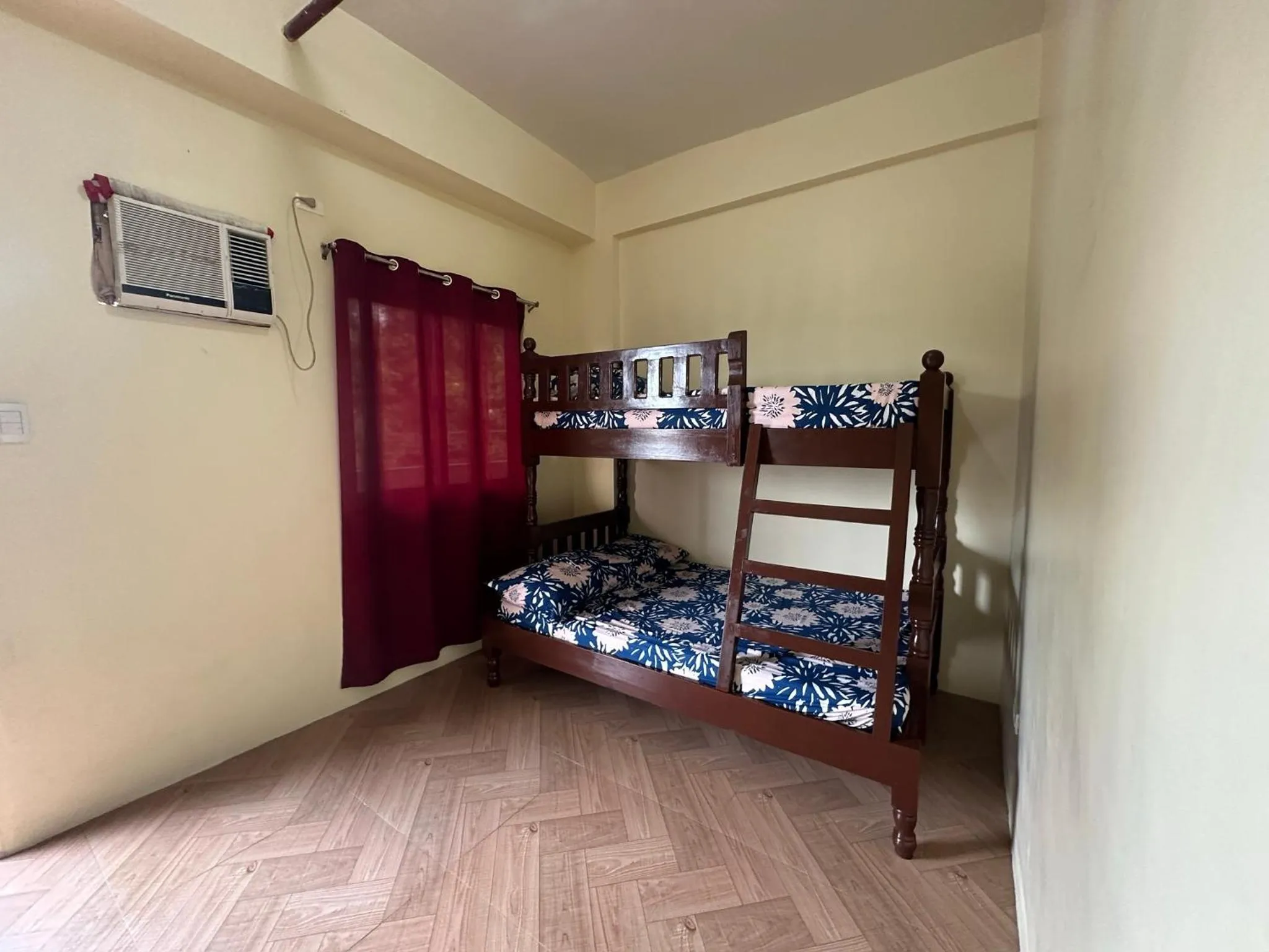 Bed in RV3 TRANSIENT HOUSE