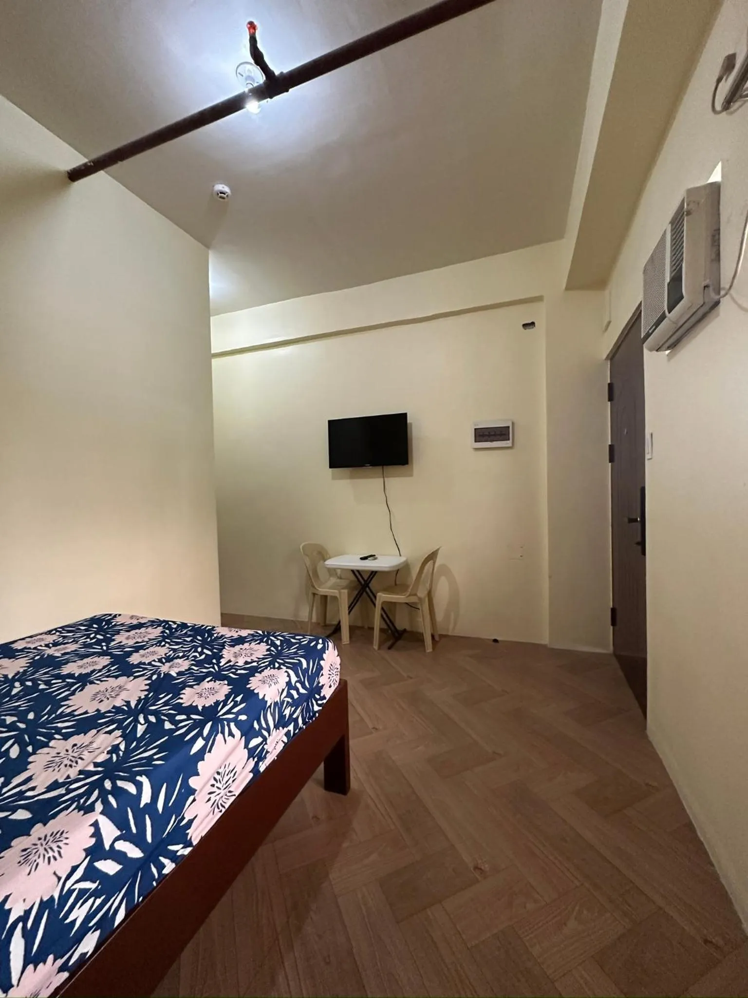 Bed in RV3 TRANSIENT HOUSE