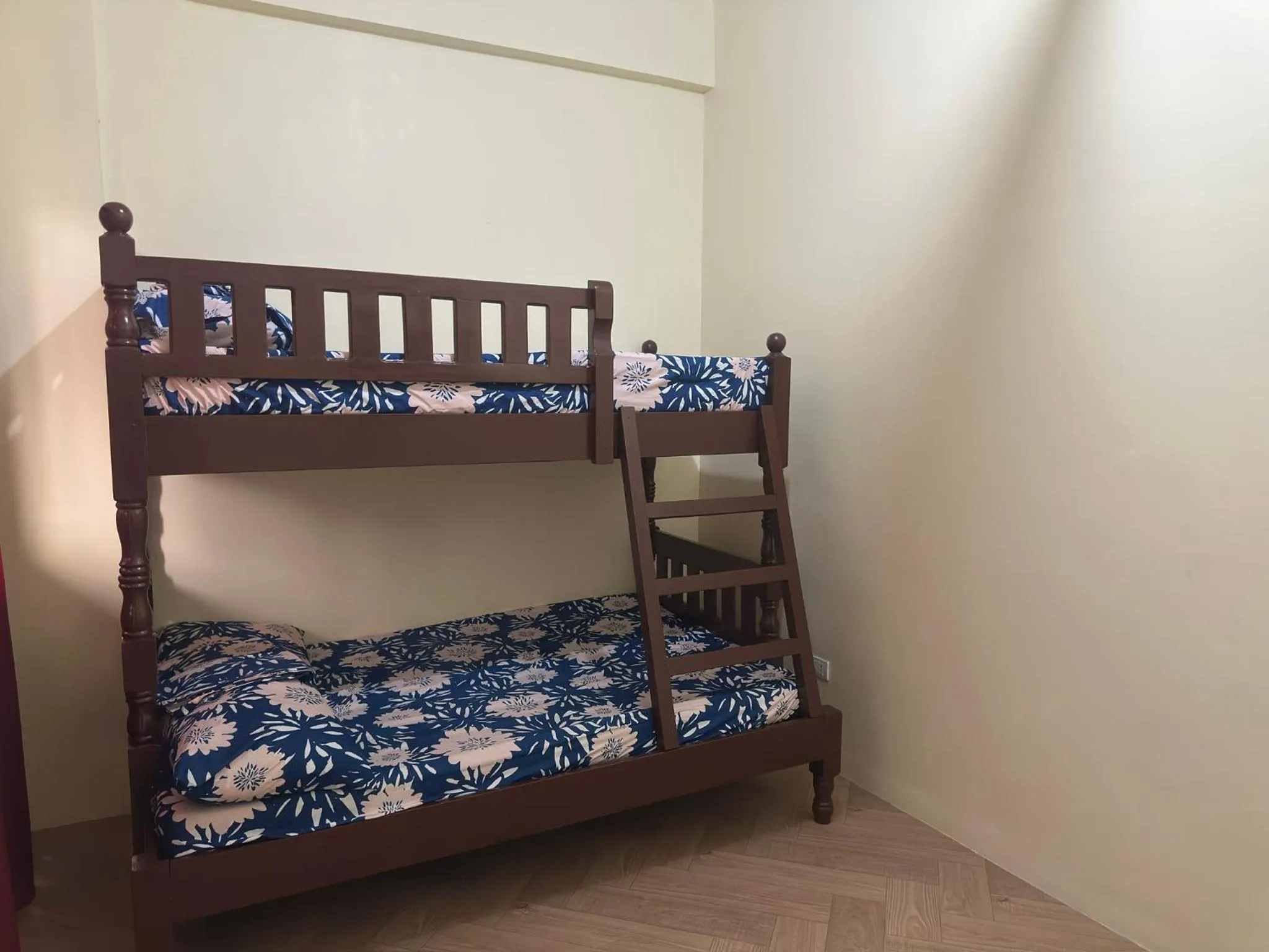 Bed in RV3 TRANSIENT HOUSE