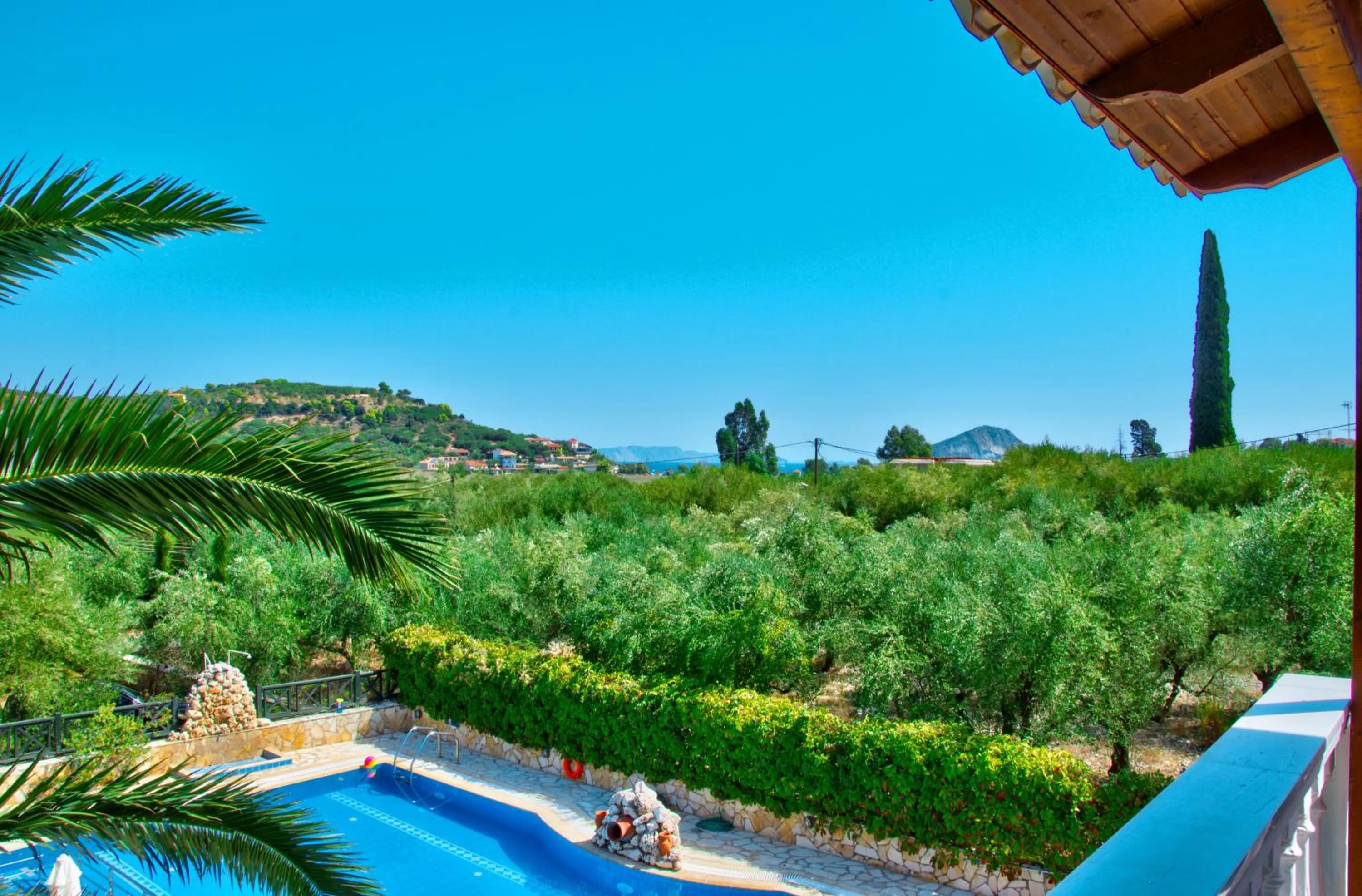 Swimming pool in Kyprianos