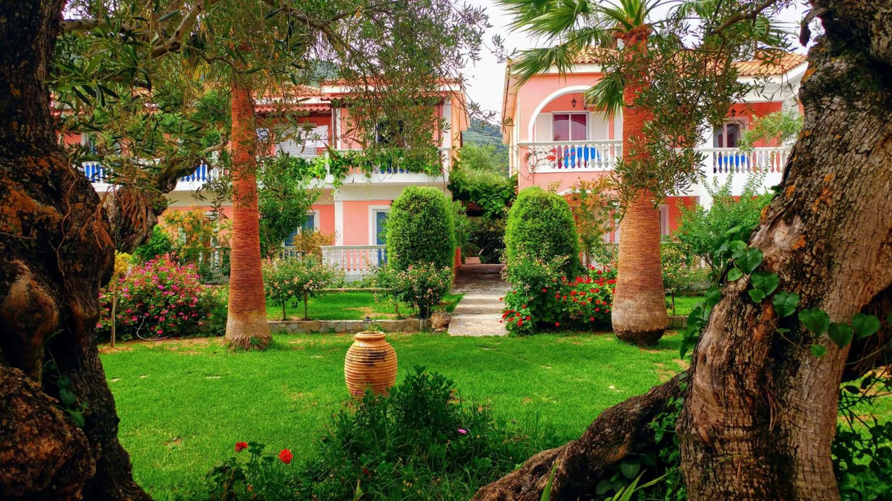 Property building in Kyprianos