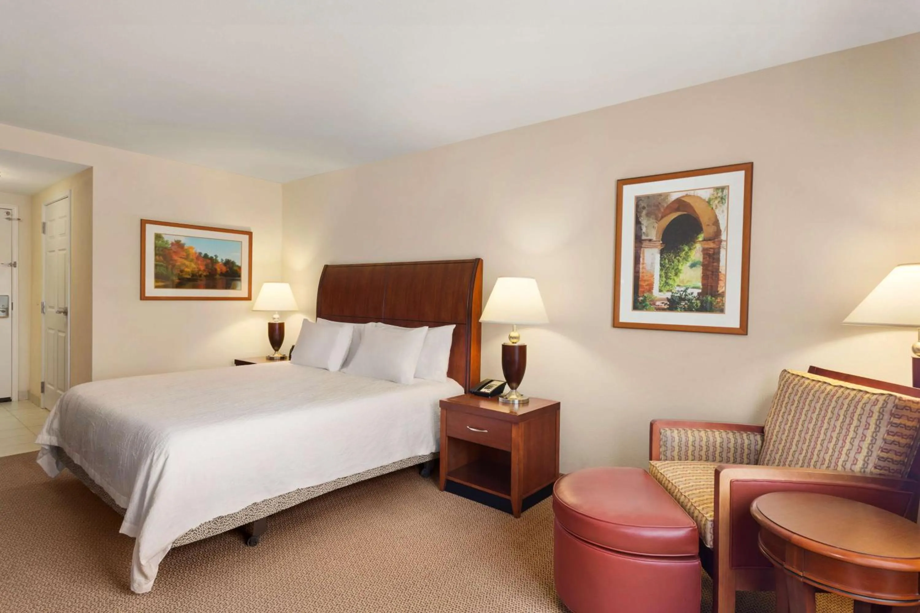 Living room, Bed in Hilton Garden Inn Bartlesville