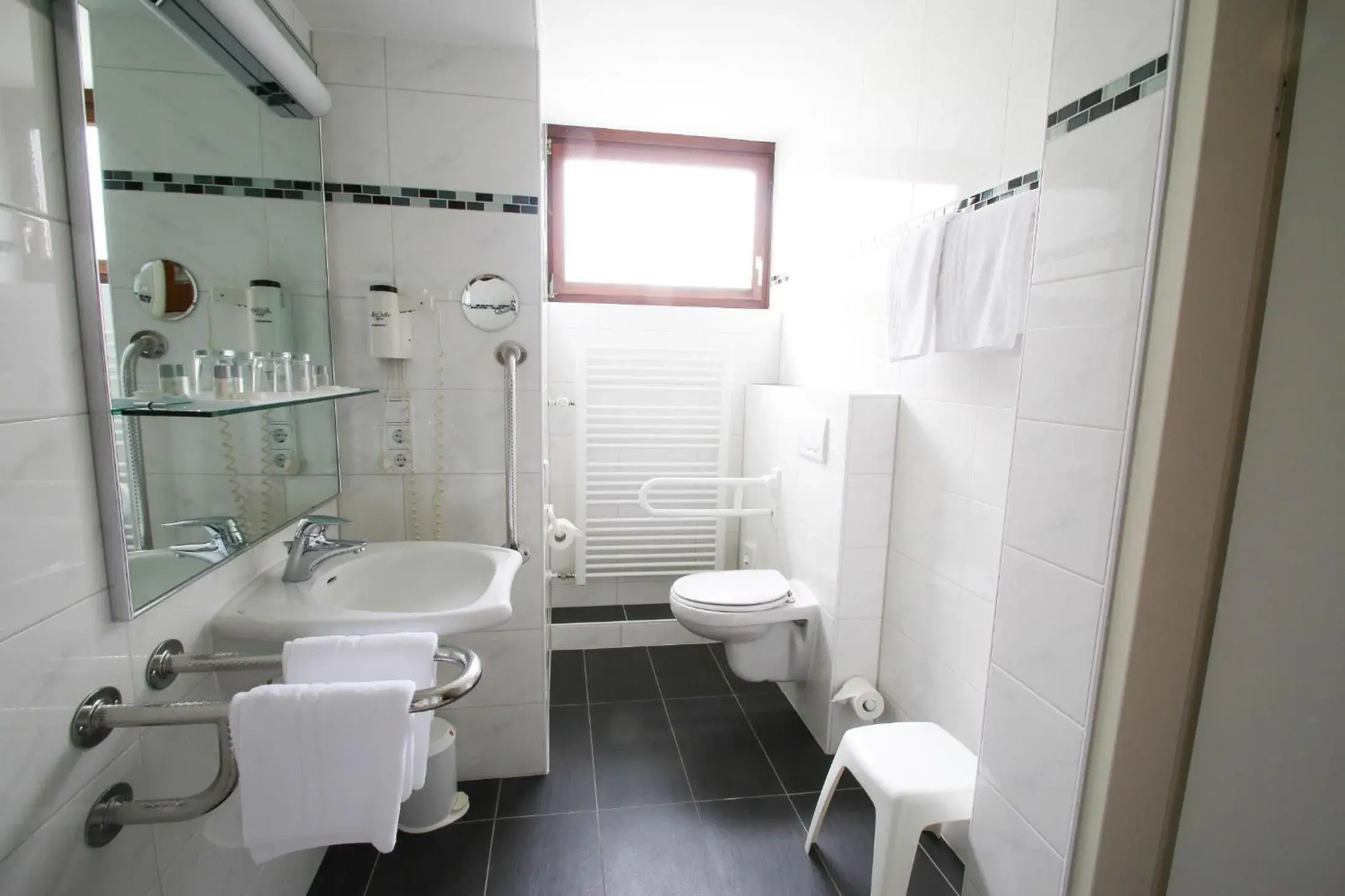 Double Room - single occupancy - Disability Access in Hotel Fontana Double Room - single occupancy - Disability Access in Hotel Fontana