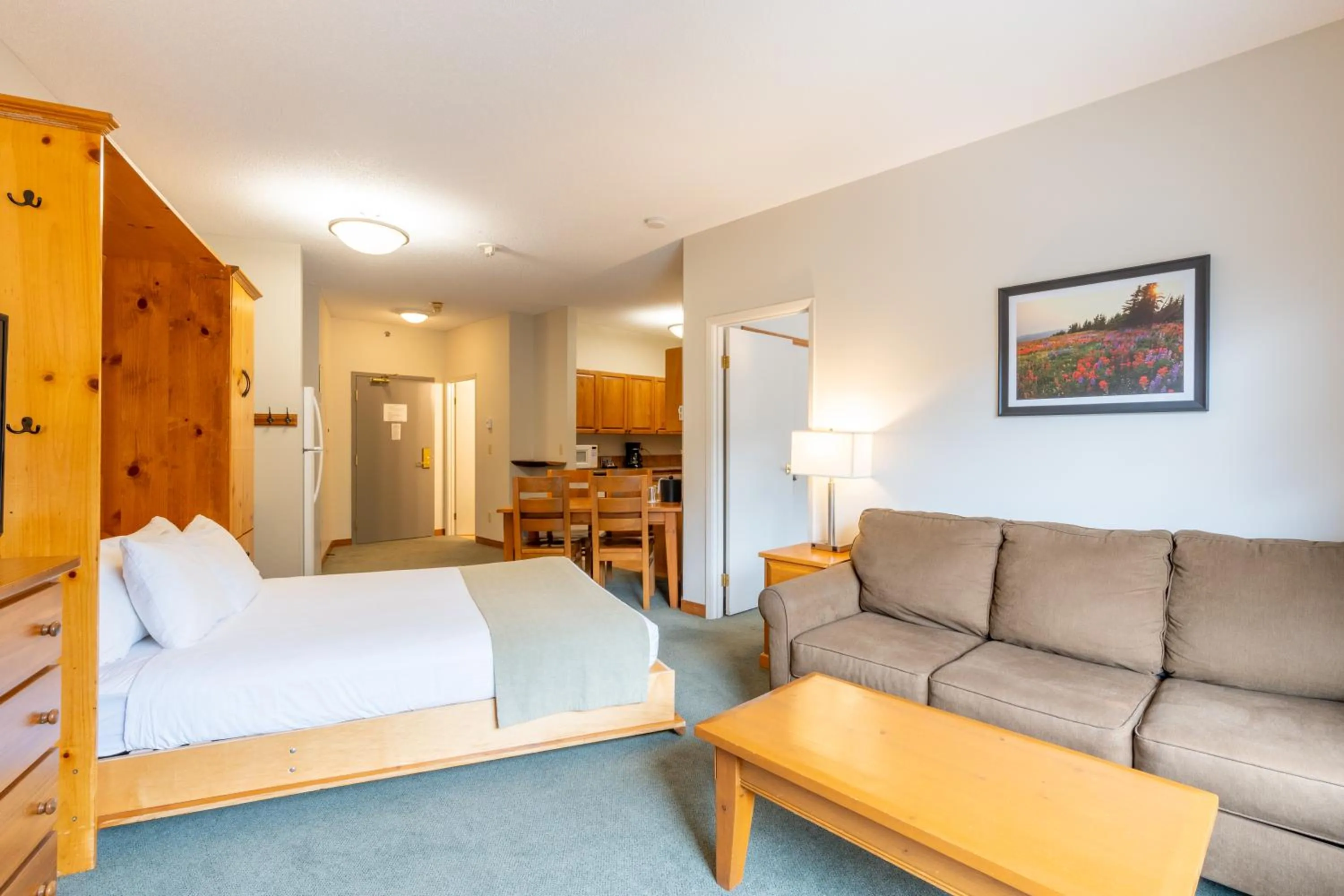 Living room, Bed in Sundance Lodge
