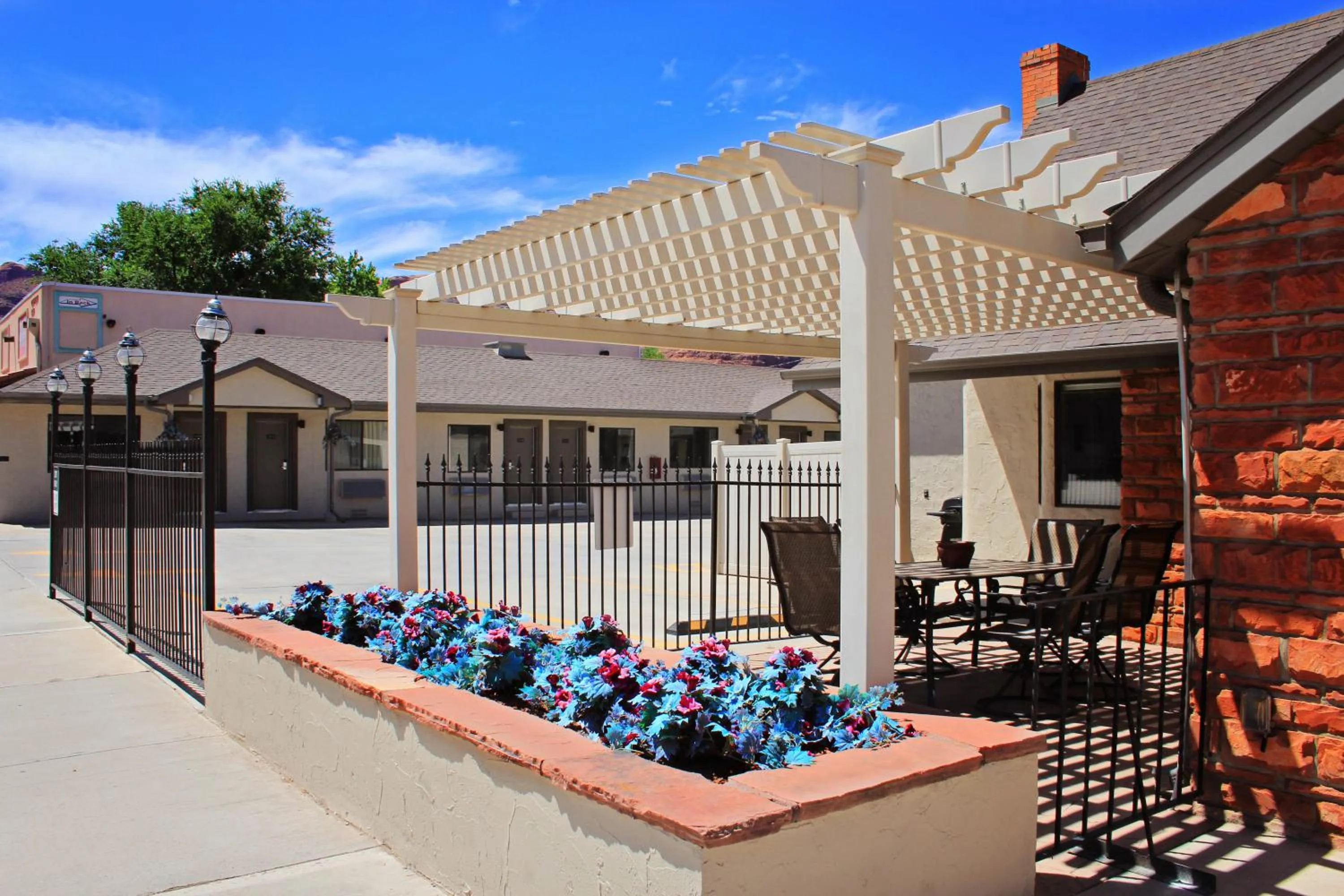 Patio in Bowen Motel