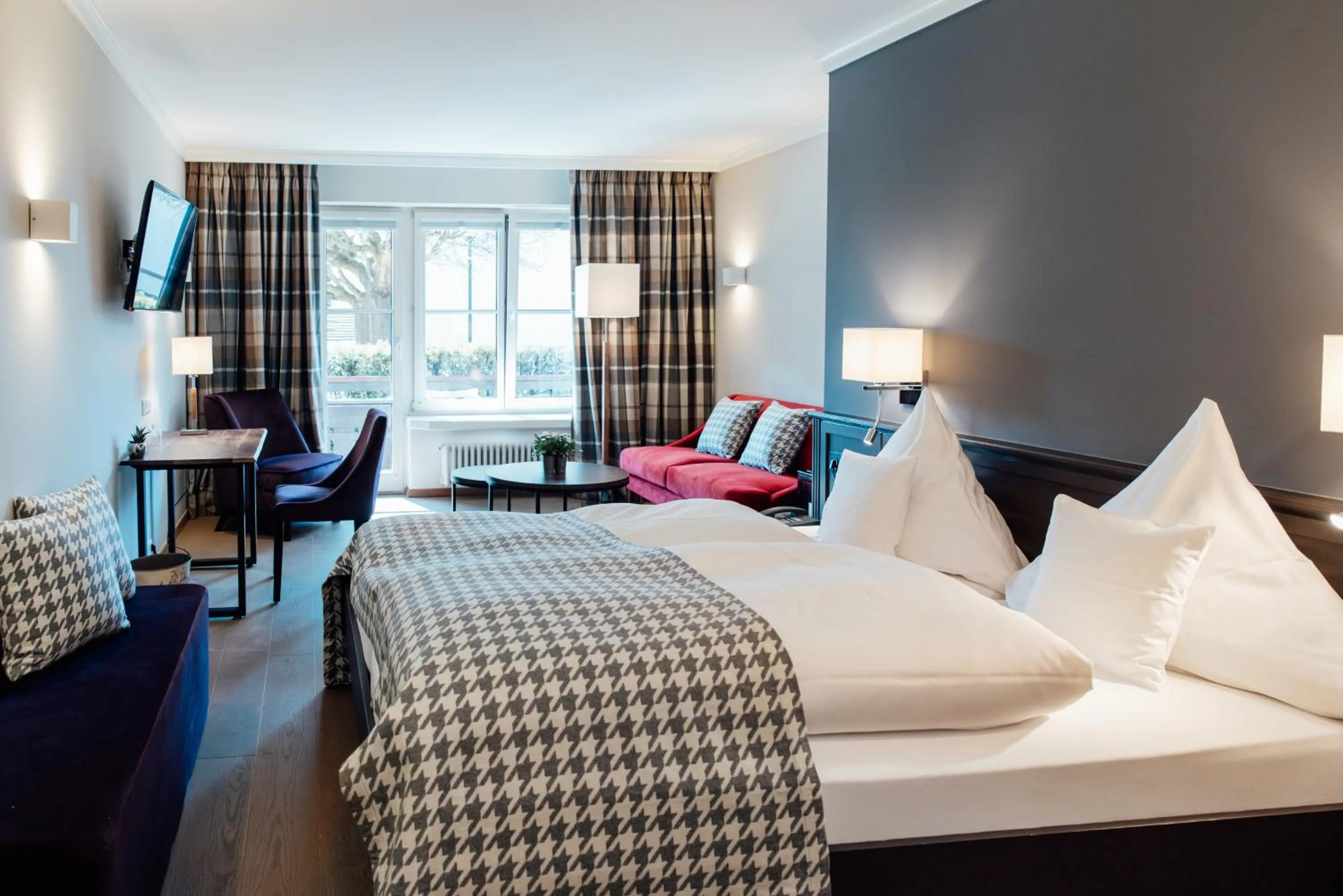 Bedroom, Bed in Hotel Krone