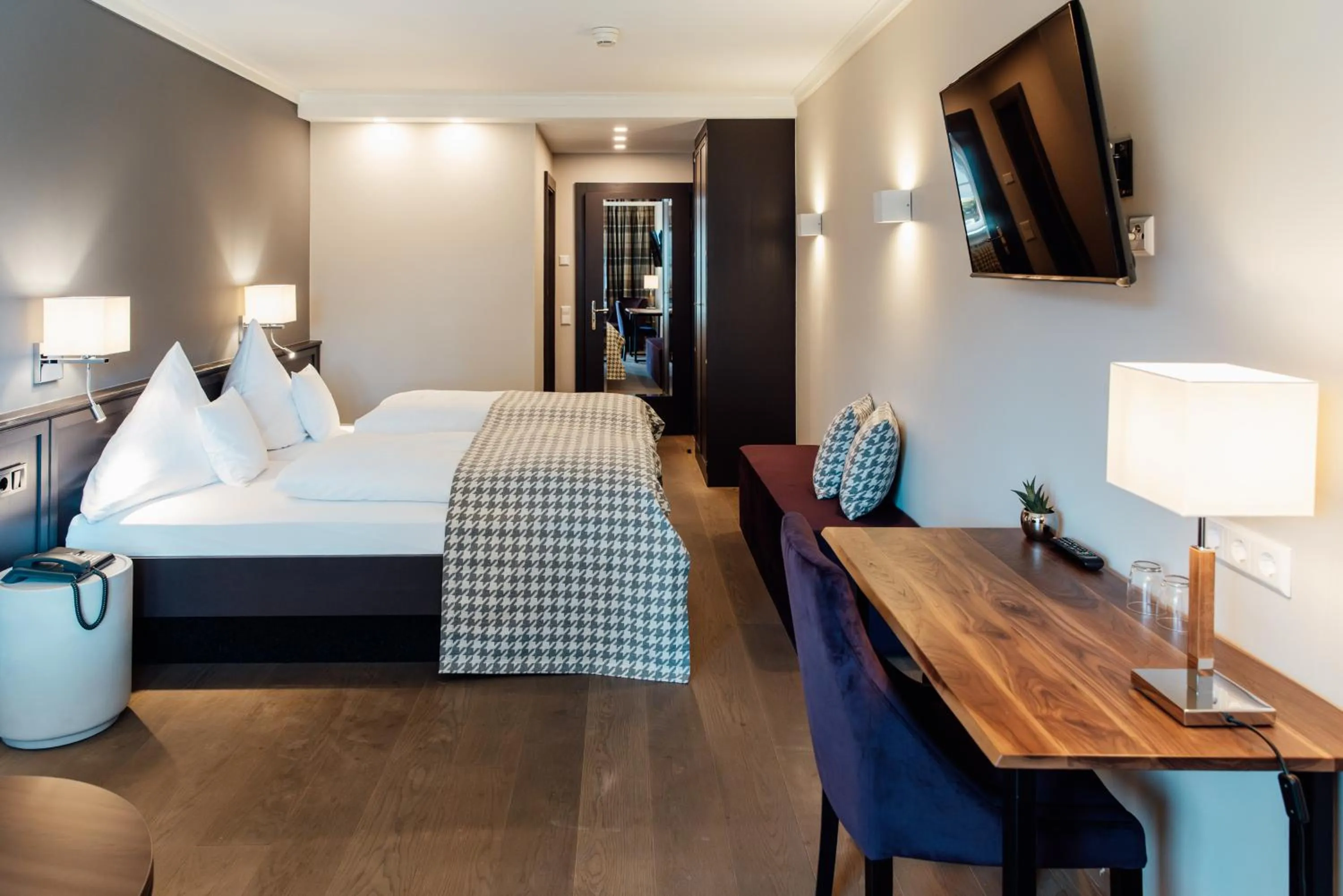 Bedroom, Bed in Hotel Krone