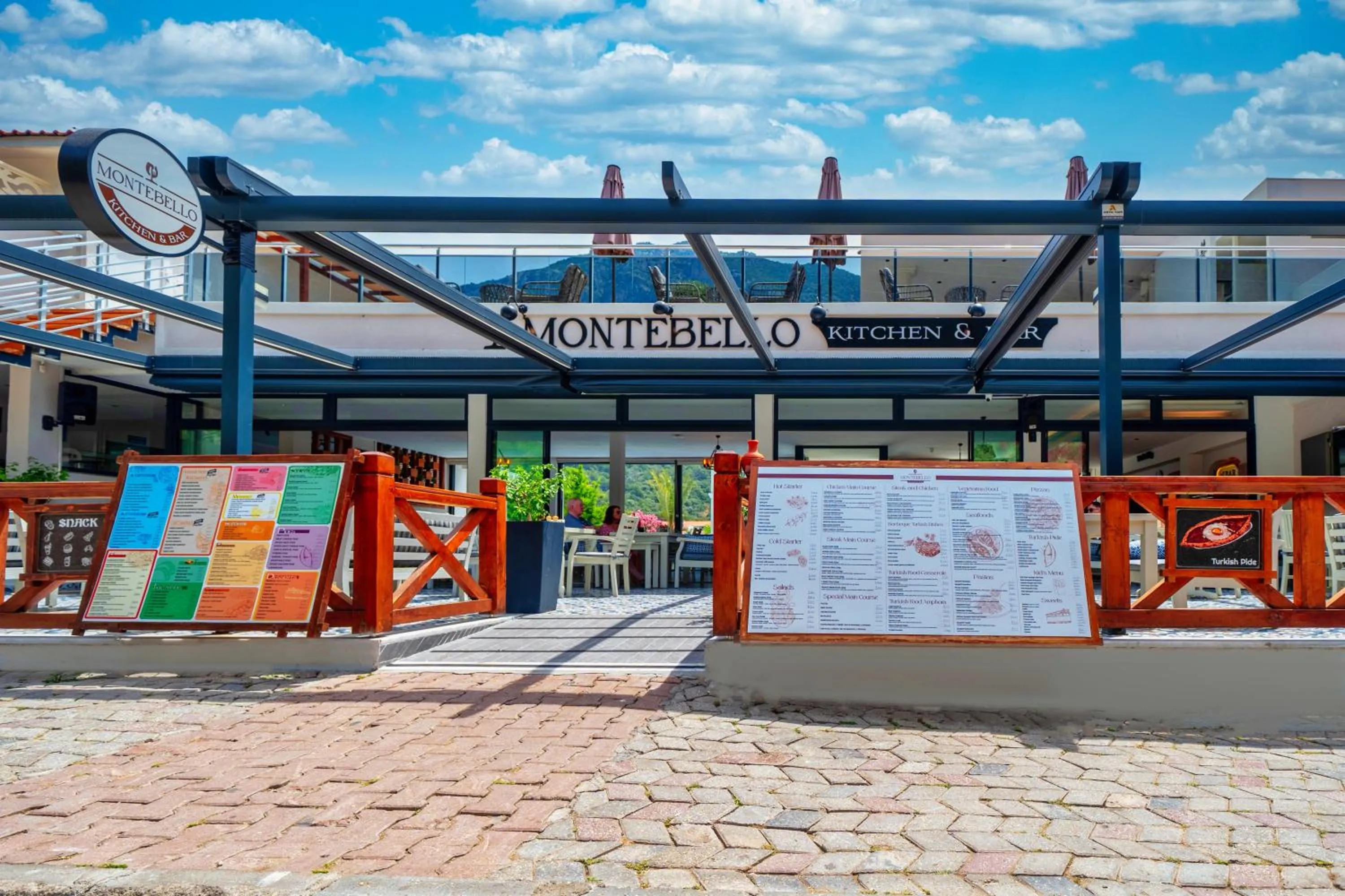 Montebello Deluxe Hotel