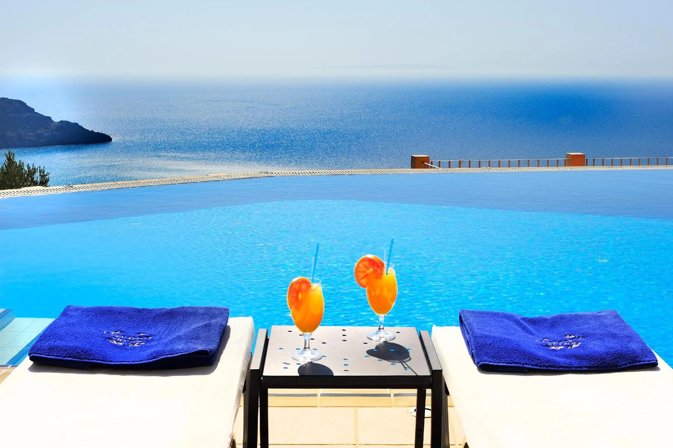 Swimming pool in Stefanos Village Hotel